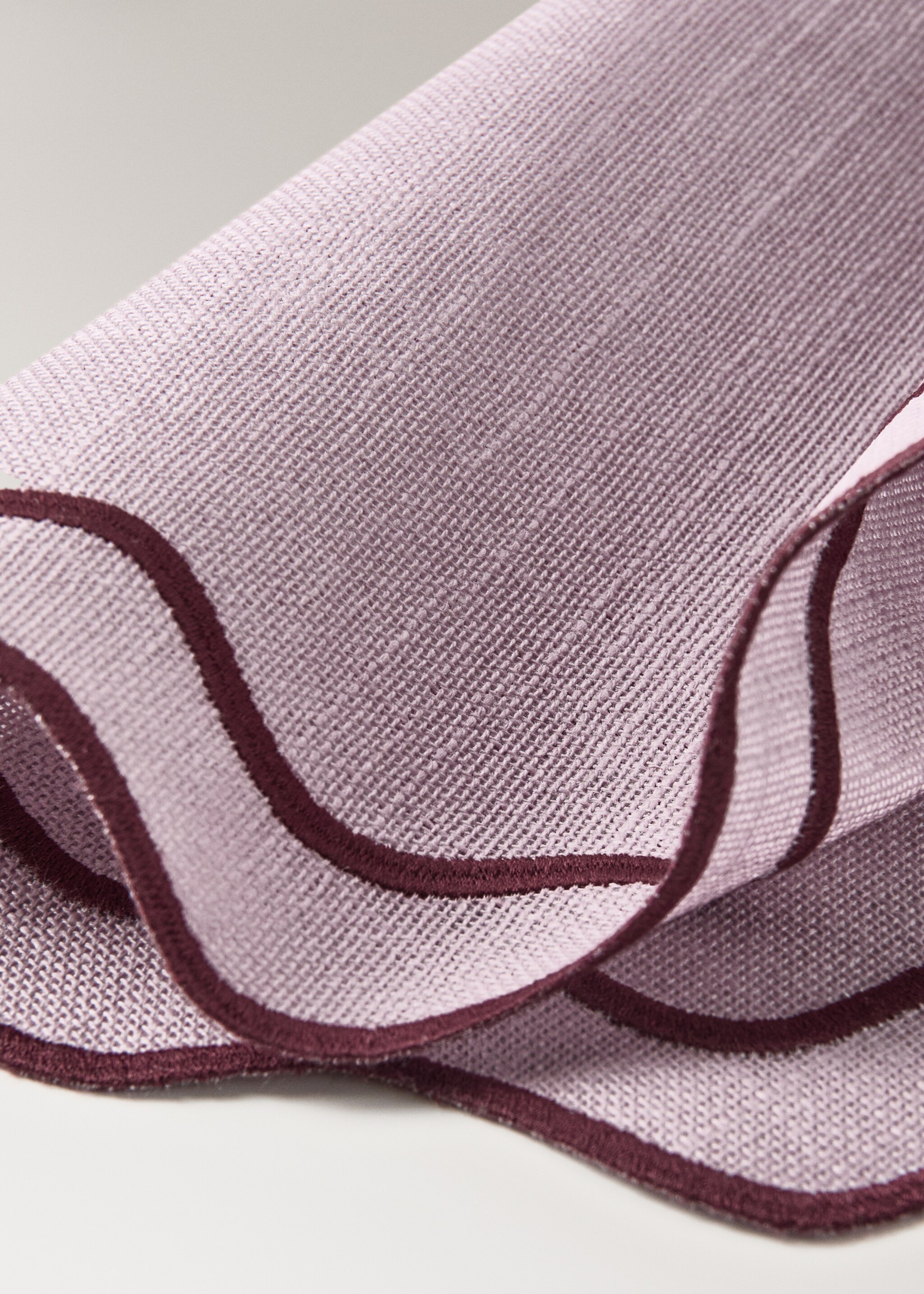 Resin cotton tablecloth waves - Details of the article 2, Plum. Ref: 17043321-00.
