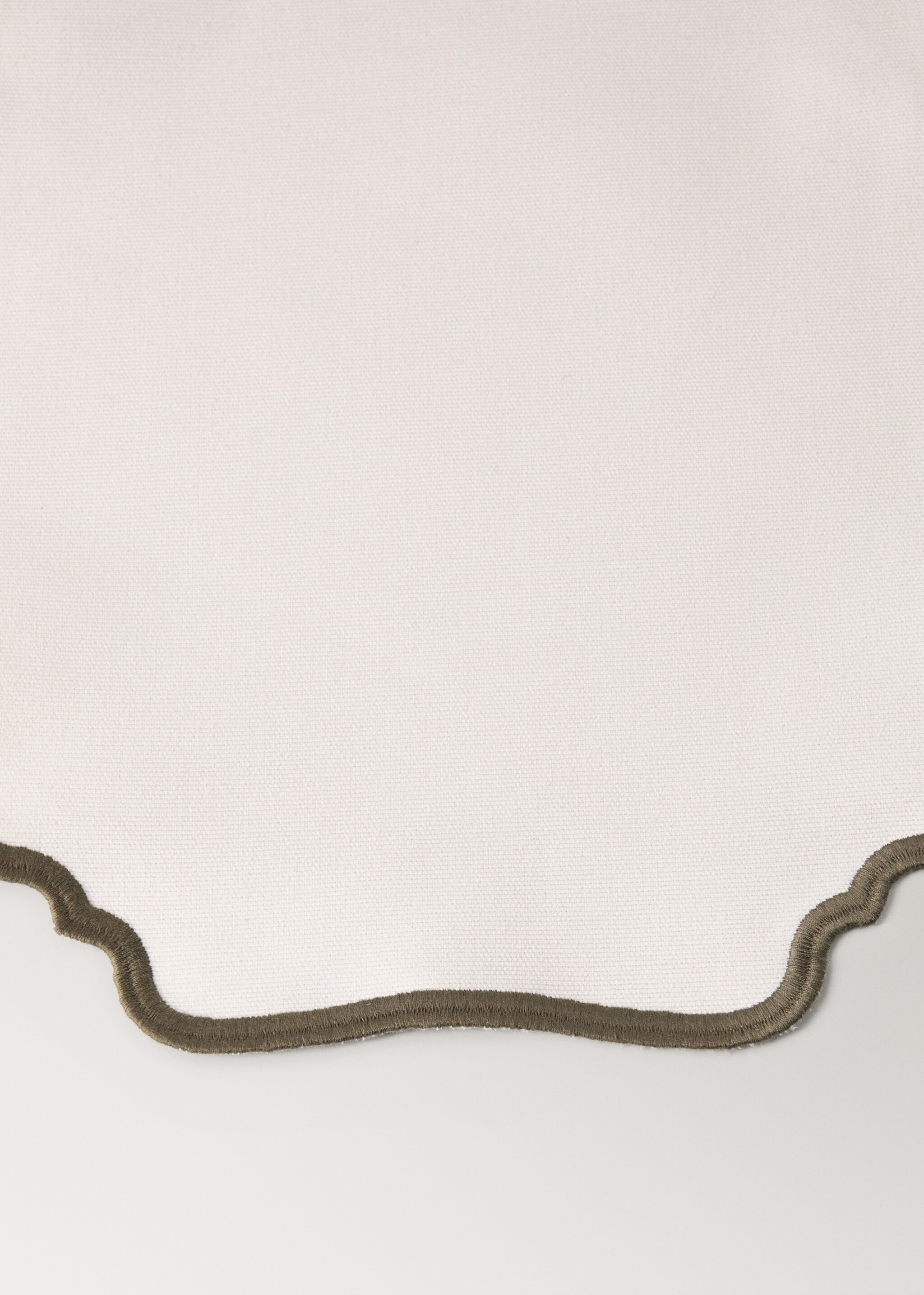 Oval resin-coated placemat with wave pattern - Details of the article 1, Off White. Ref: 17043322-00.