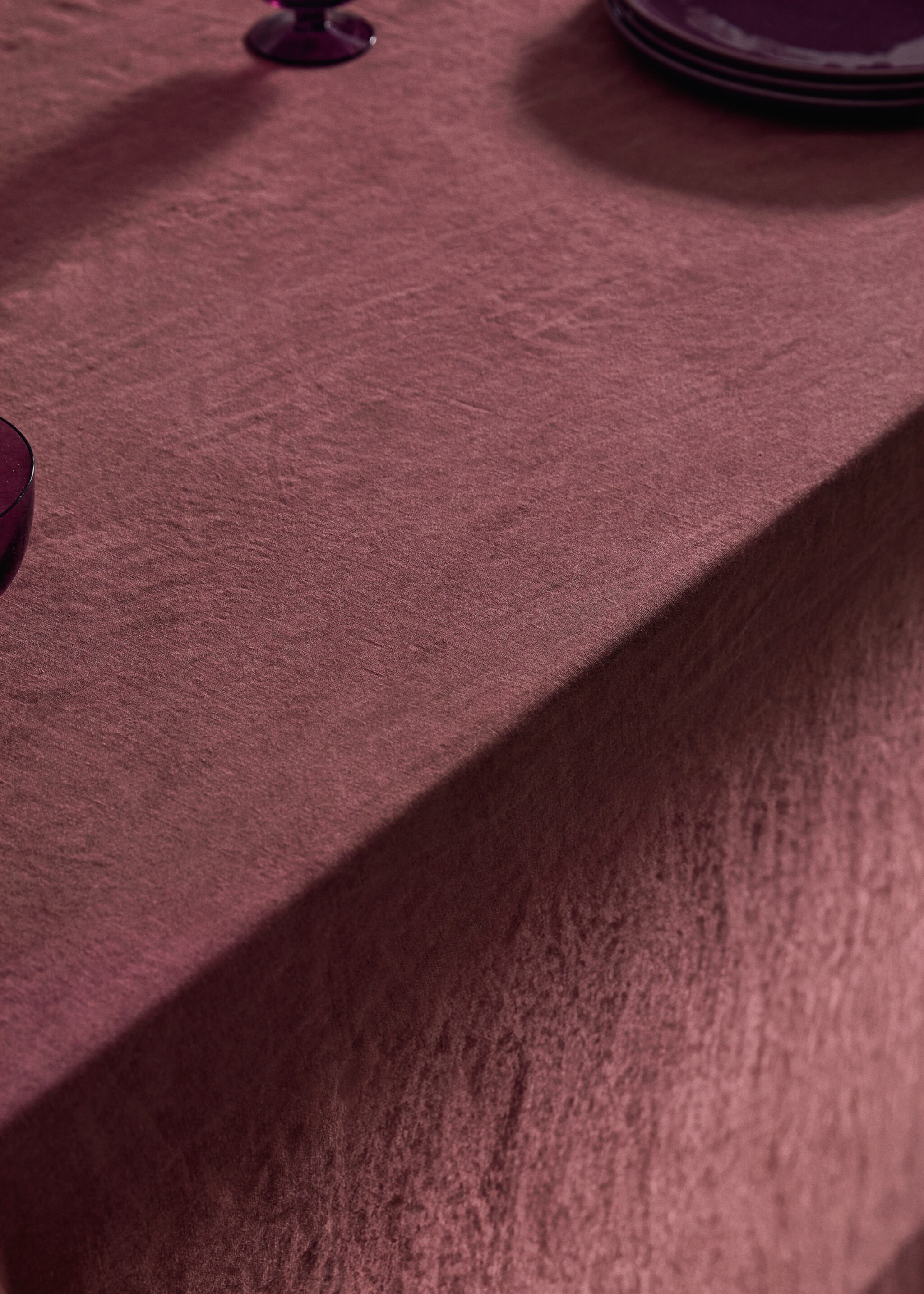 Linen tablecloth with frayed edges for 6-8 diners - Details of the article 7, Burnt Orange. Ref: 17043323-00.