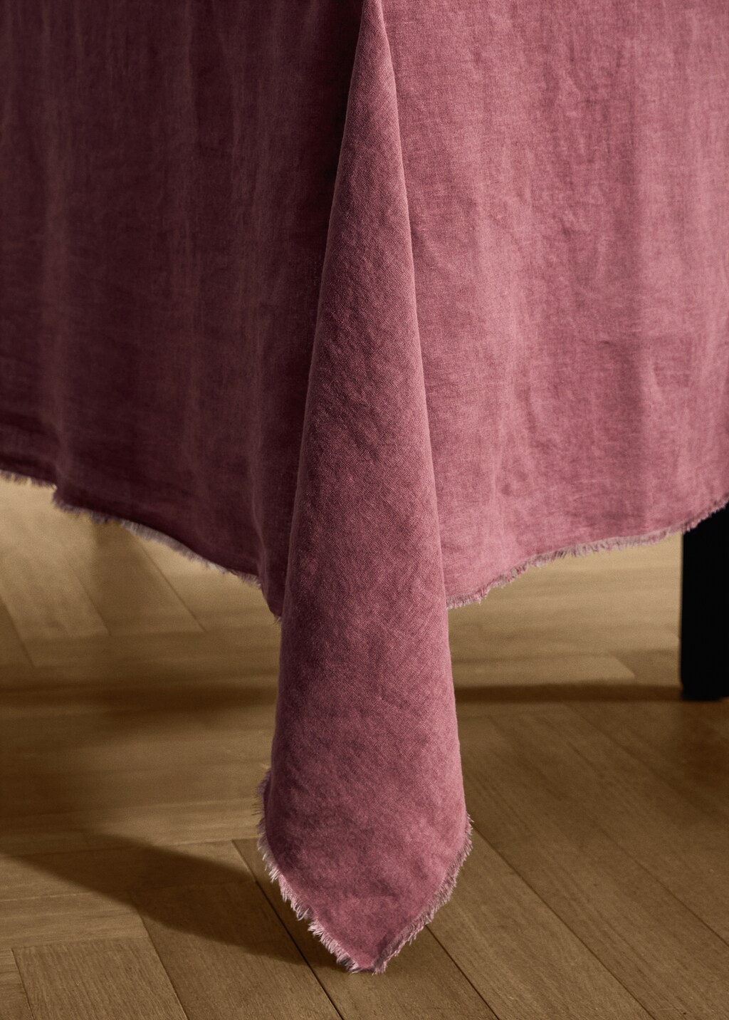 Linen tablecloth with frayed edge for 6-8 diners