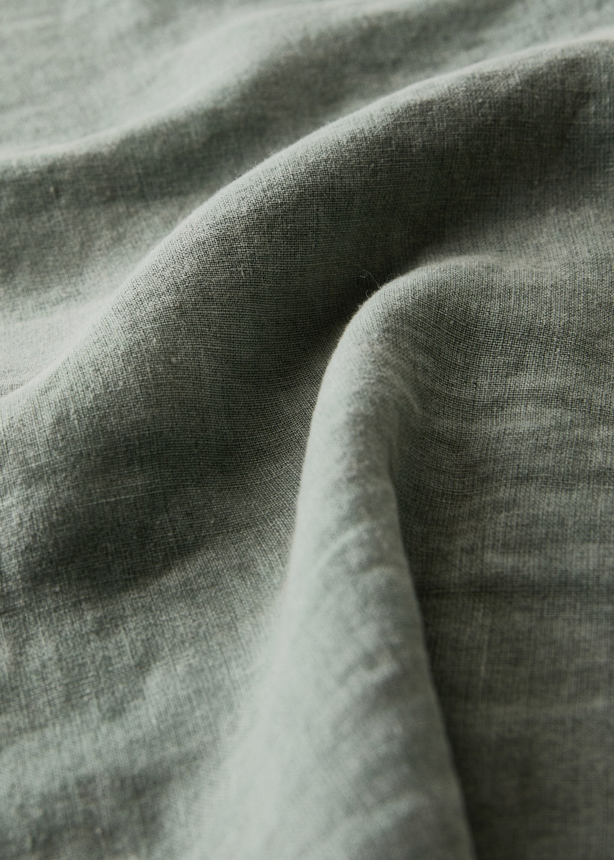 Linen tablecloth with frayed edges for 6-8 diners - Details of the article 2, Ink Blue. Ref: 17043323-00.
