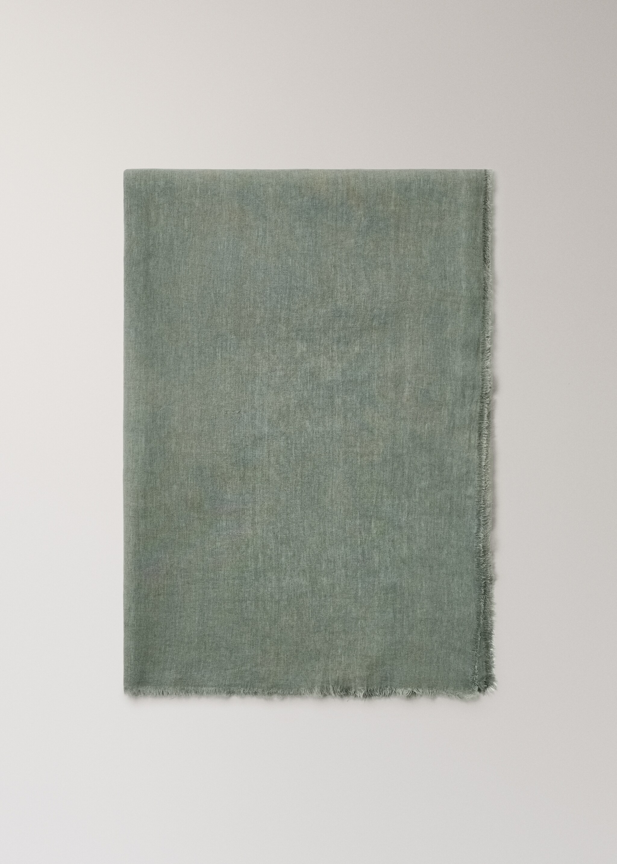 Linen tablecloth with frayed edges for 6-8 diners - Details of the article 3, Ink Blue. Ref: 17043323-00.