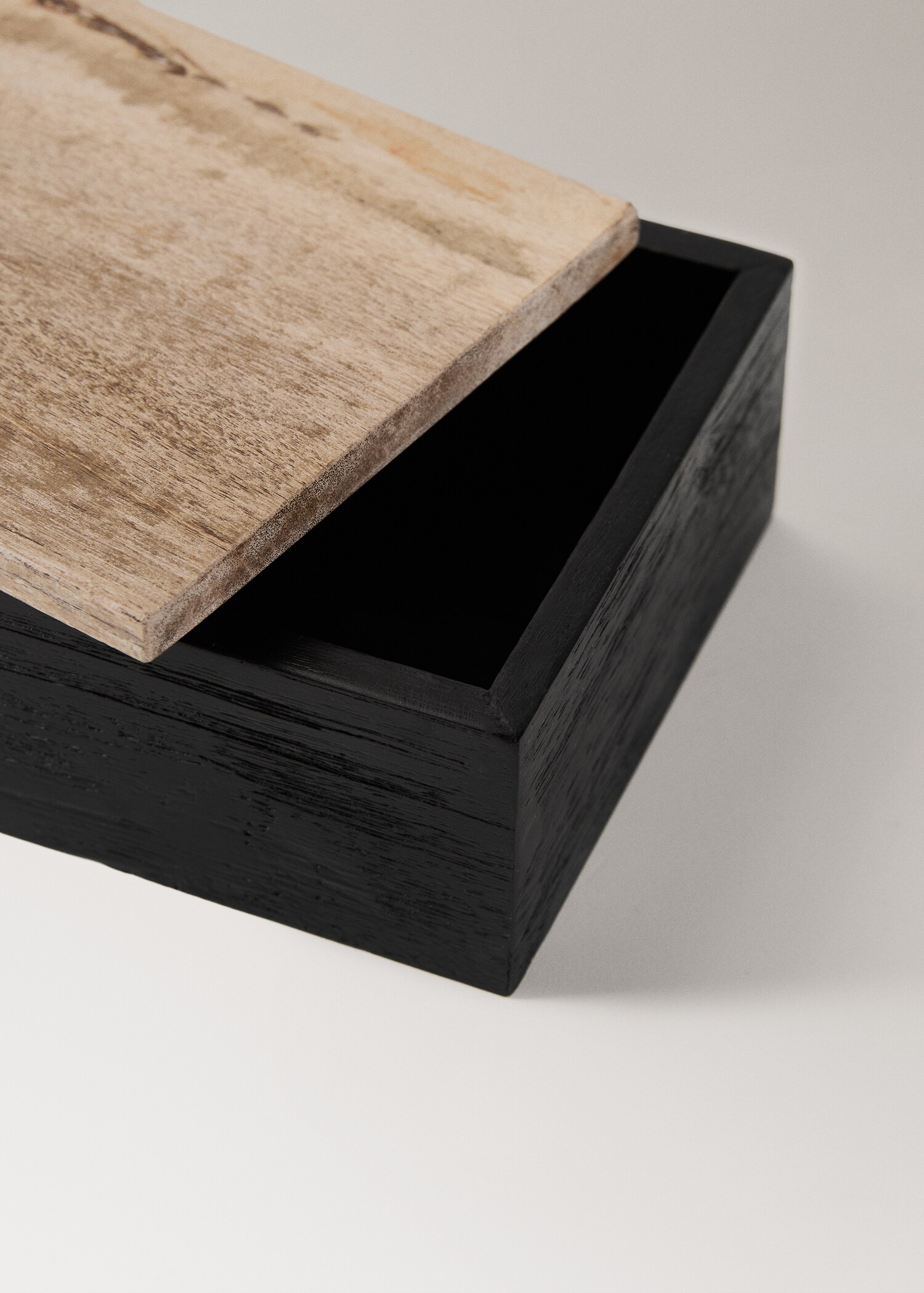 Small decorative box in petrified wood - Details of the article 1