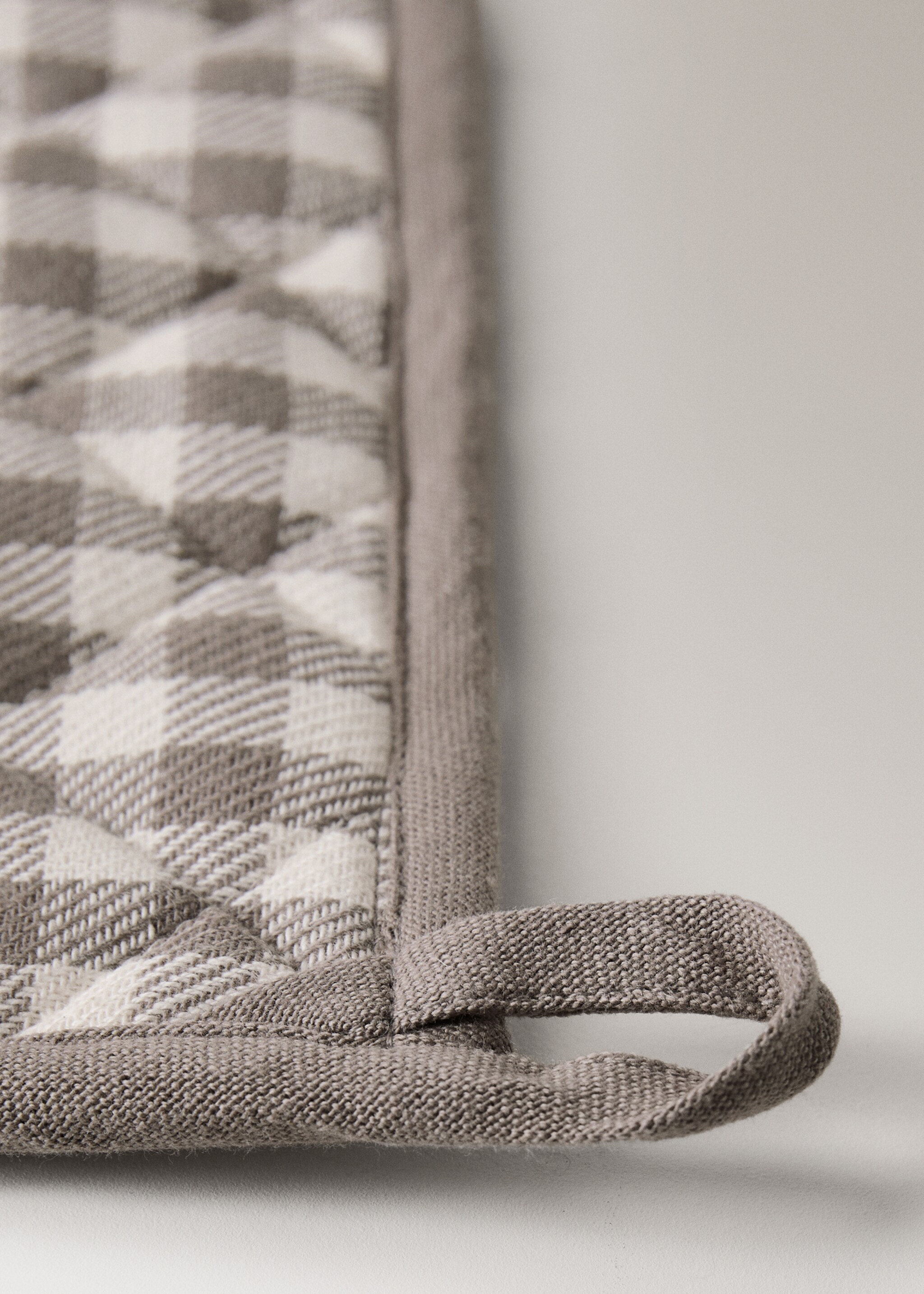 Gingham check cotton pot holder - Details of the article 1, Light/Pastel Brown. Ref: 17043330-00.