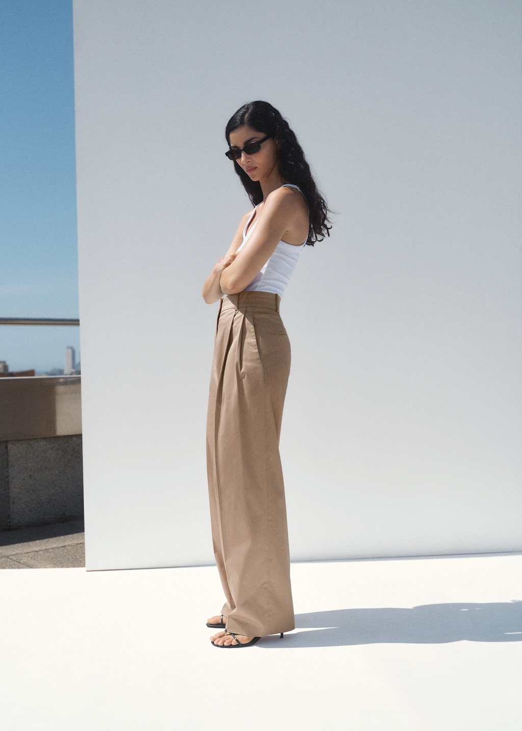 Straight cotton pants with pleats - image 4