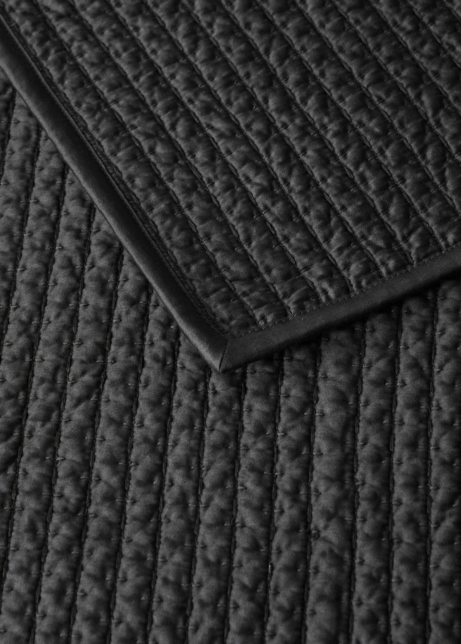Satin quilt king bed - Details of the article 1