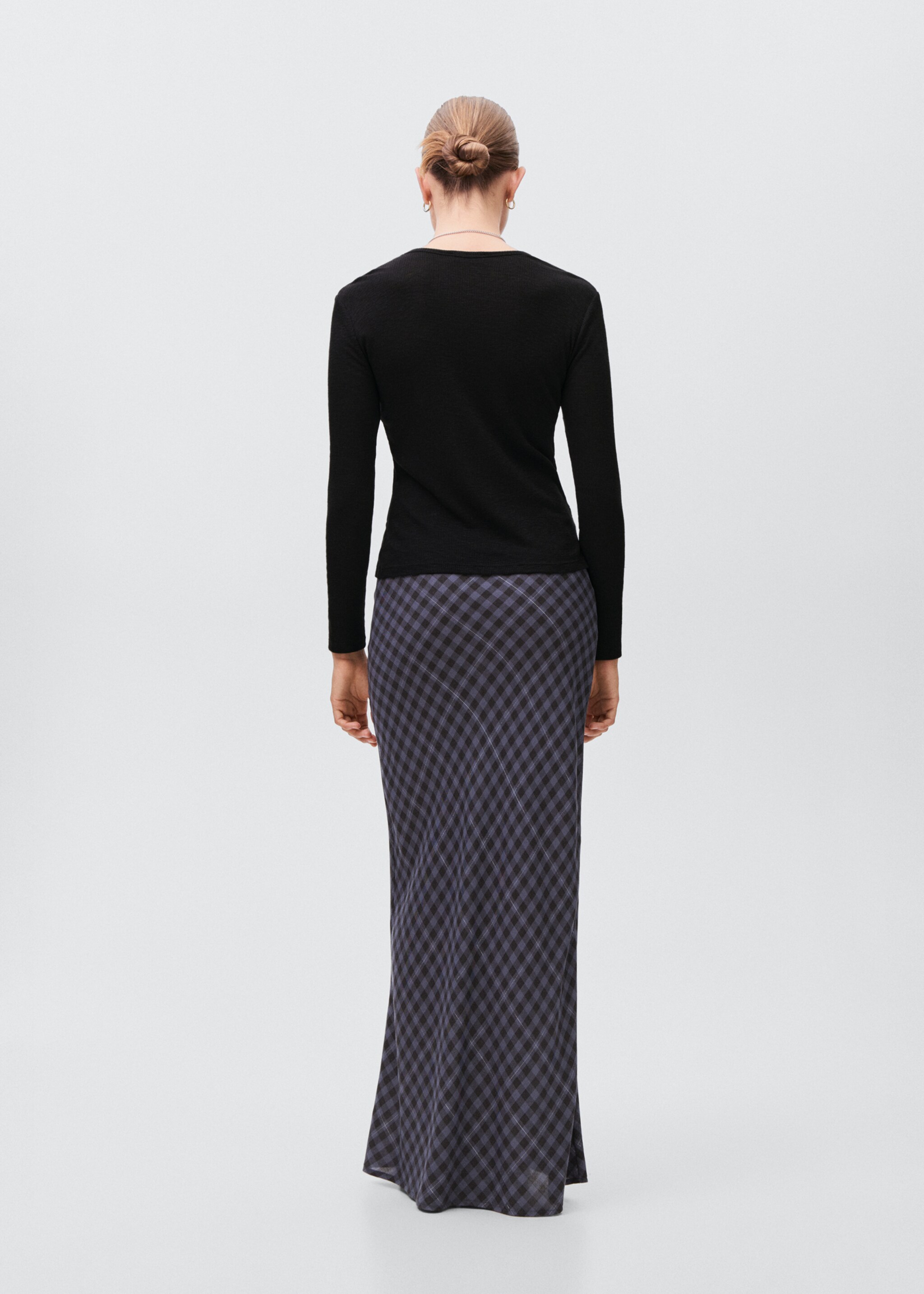 Long-sleeved knitted t-shirt - Details of the article 1, Black. Ref: 17044074-00.