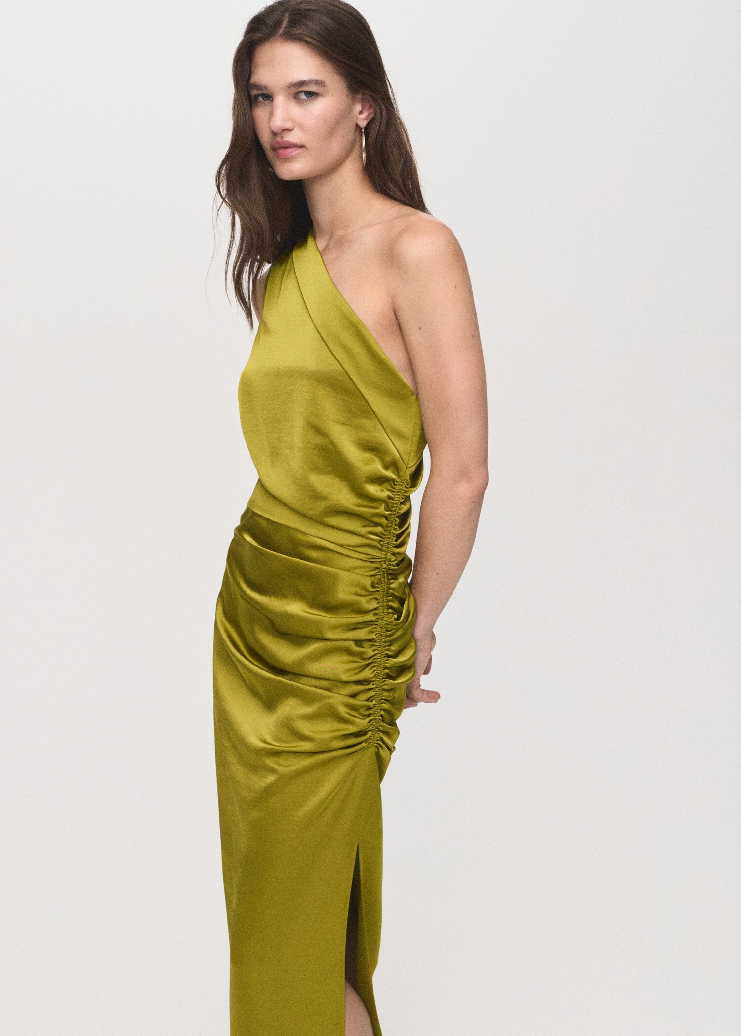 Asymmetrical satin dress with side slits - Medium plane