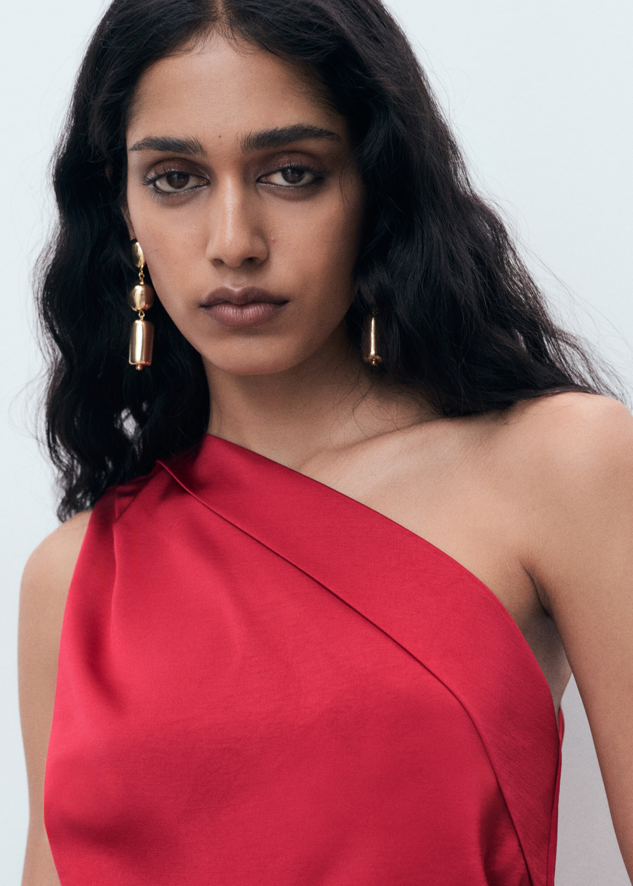 Asymmetrical satin dress with side slits - Details of the article 1