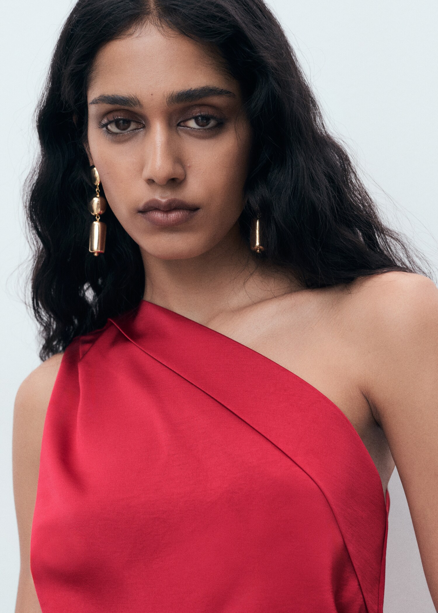 Asymmetrical satin dress with side slits - Details of the article 1