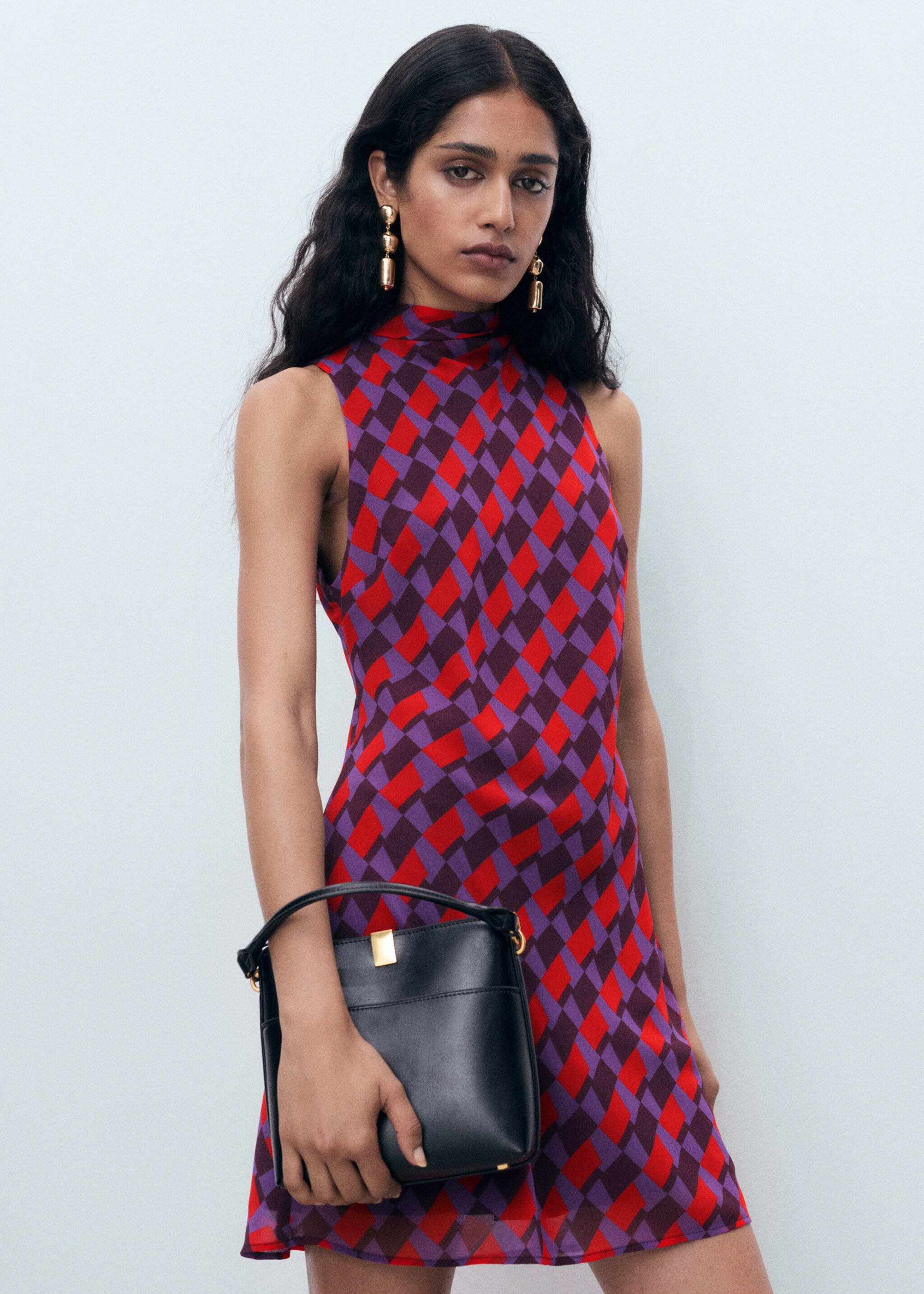 Robe courte détail nœud - Plan moyen