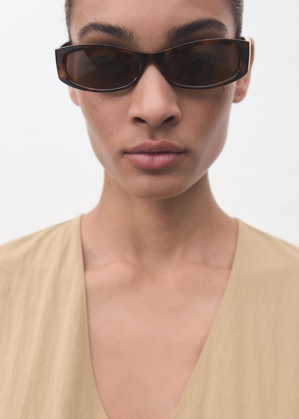 V-neck dress with stitching - image 4