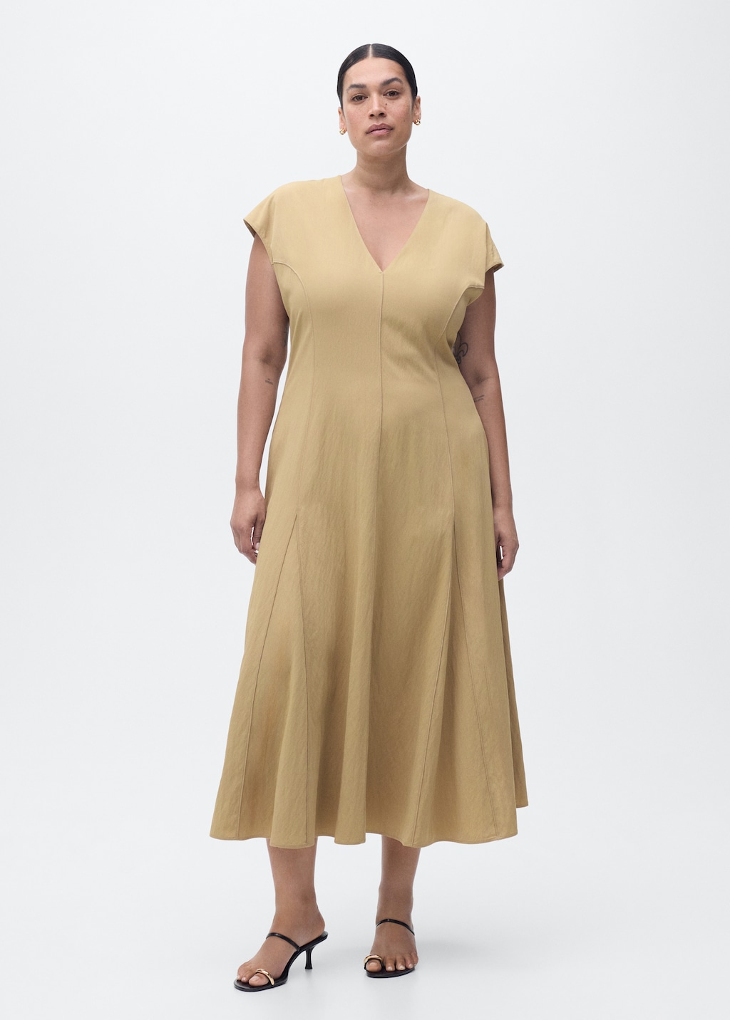 V-neck dress with stitching