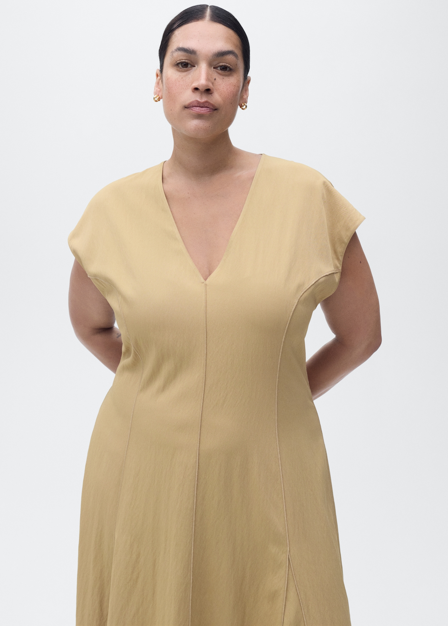 Robe col V avec coutures Femme MANGO Suisse