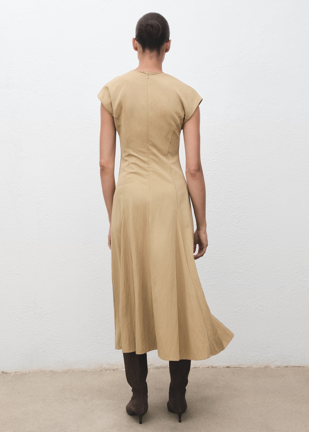 V-neck dress with stitching - image 3