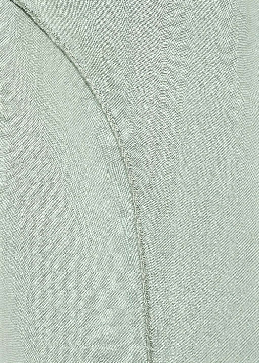 V-neck dress with stitching