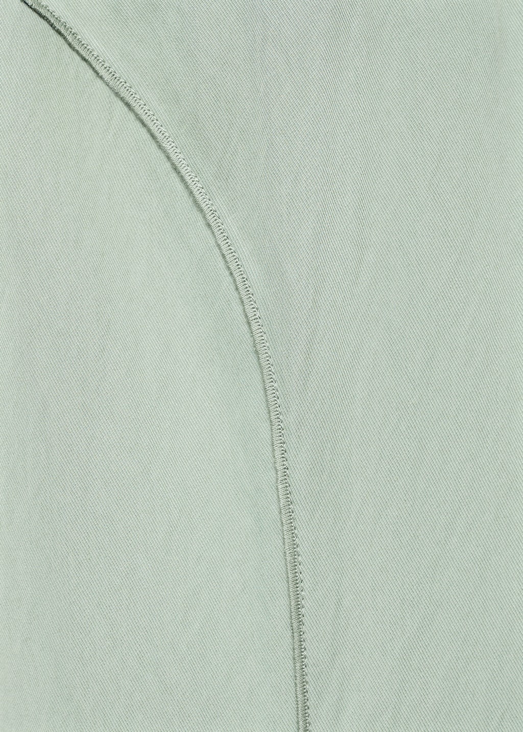 V-neck dress with stitching