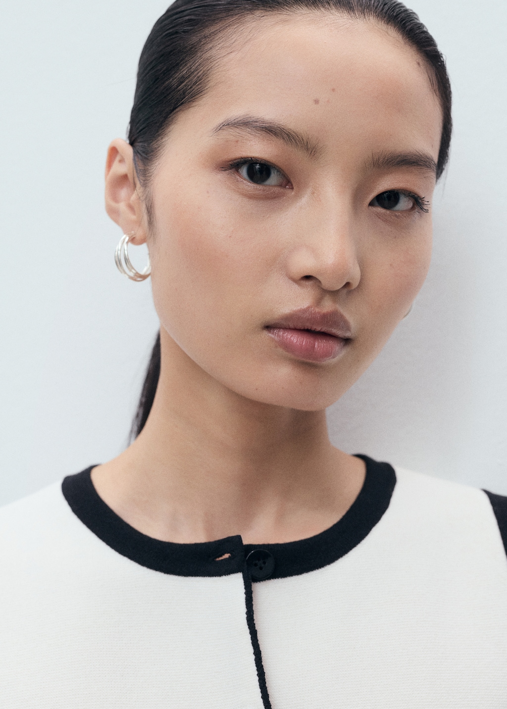 Knitted vest with contrast detail