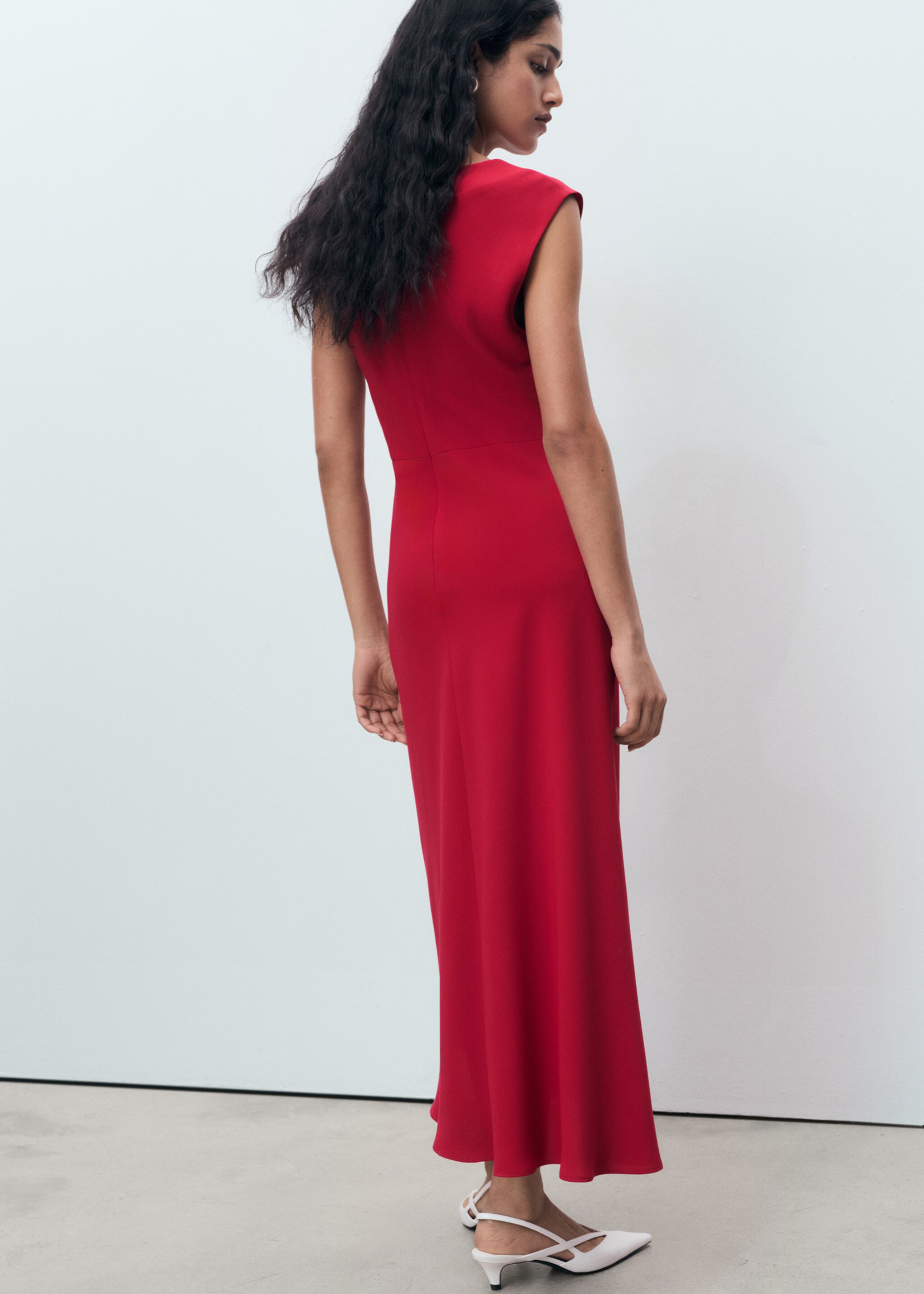 Vestido midi fruncido - Reverso del artículo