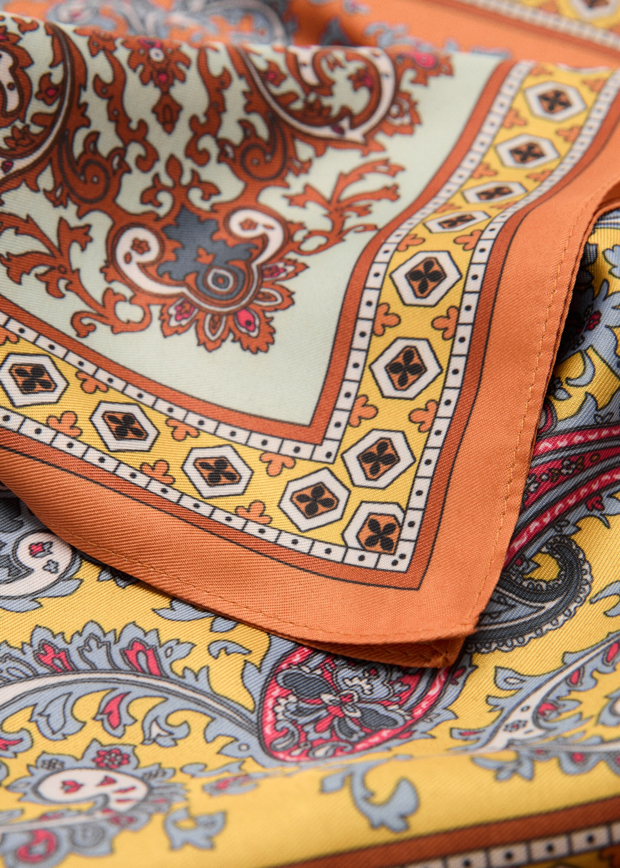 Paisley satin scarf - Medium plane