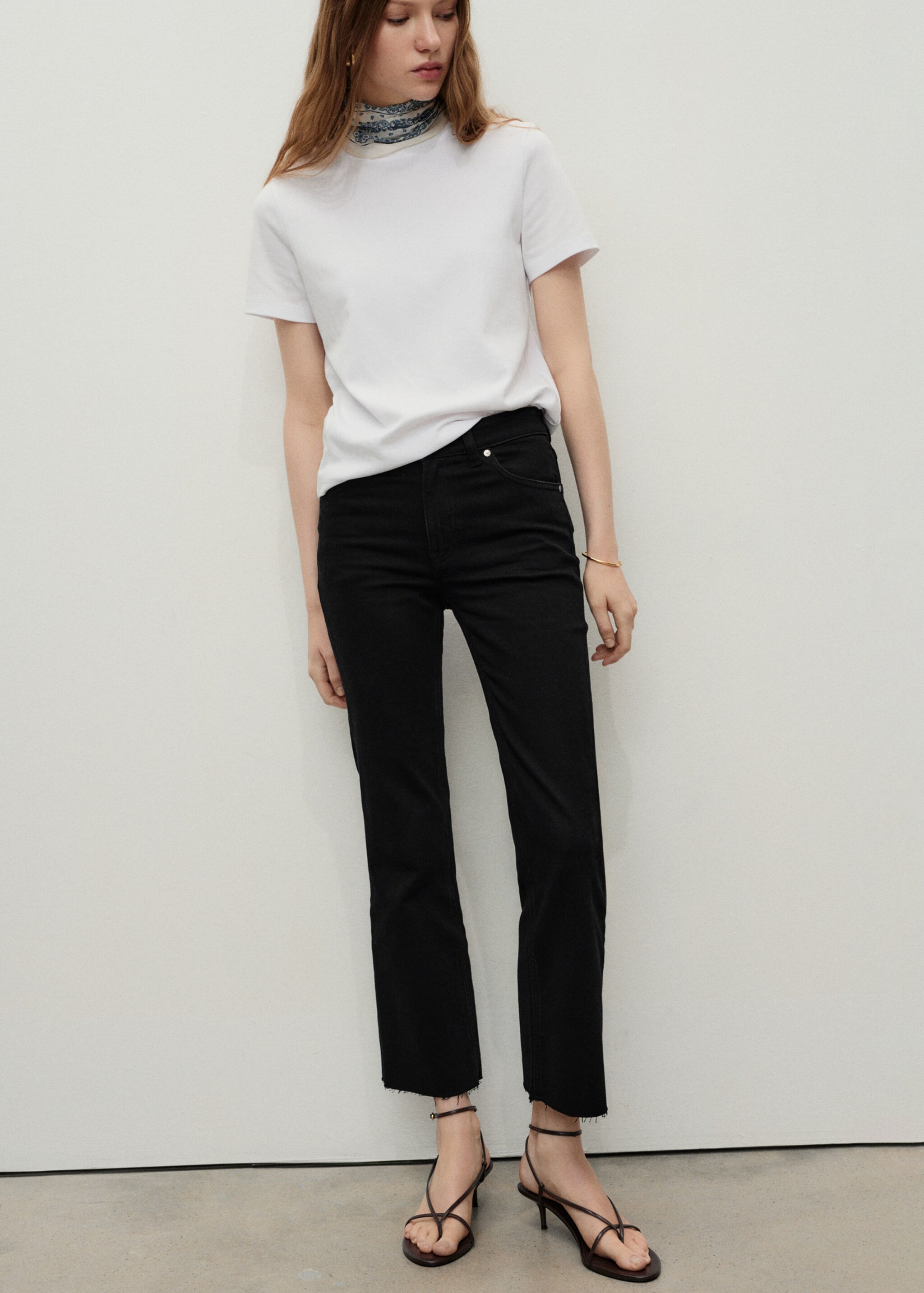 Jean Sienna flare crop - Détail de l'article 2, Black denim. Ref: 17044093-00.