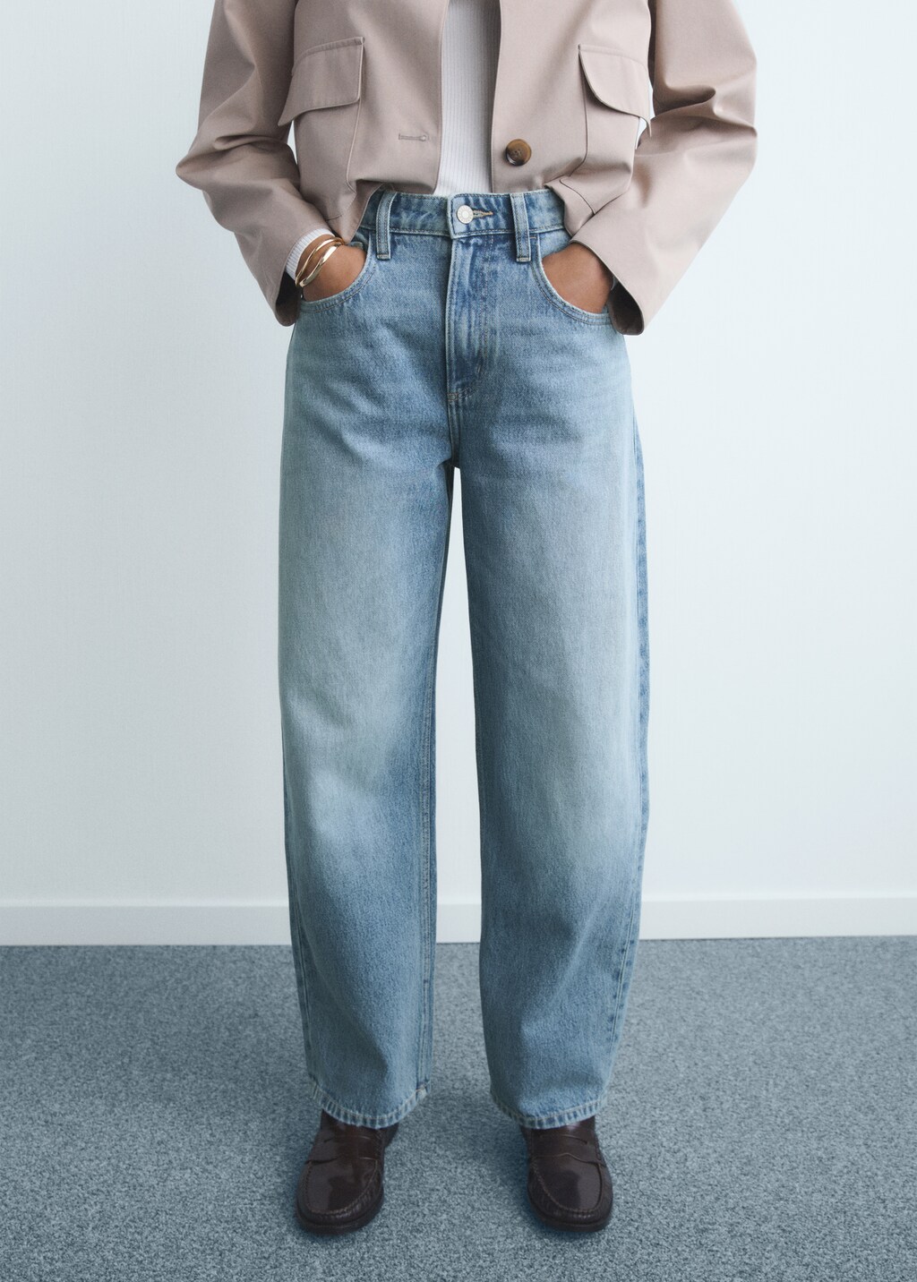 High-rise balloon jeans - Women | MANGO Japan