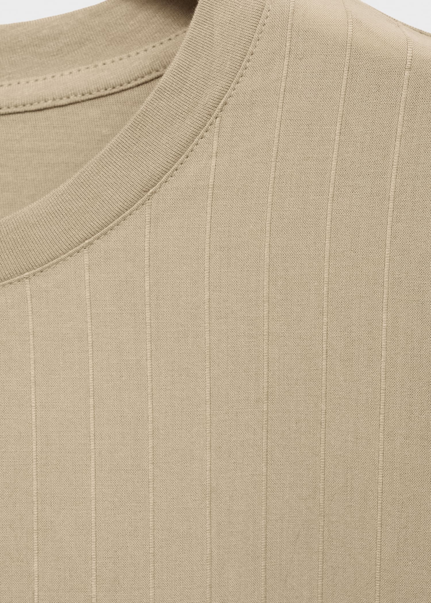 Short sleeve t-shirt with ruffled broderie anglaise detailing - Details of the article 0