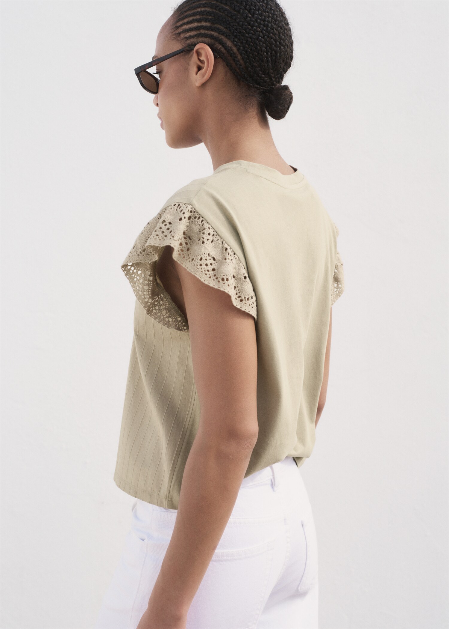Short sleeve t-shirt with ruffled broderie anglaise detailing - Reverse of the article