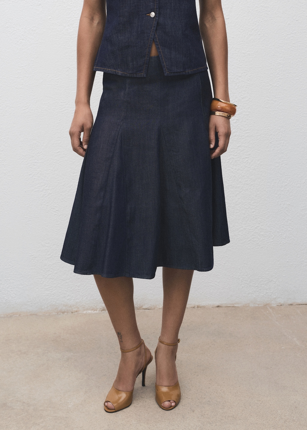 Pleated denim skirt
