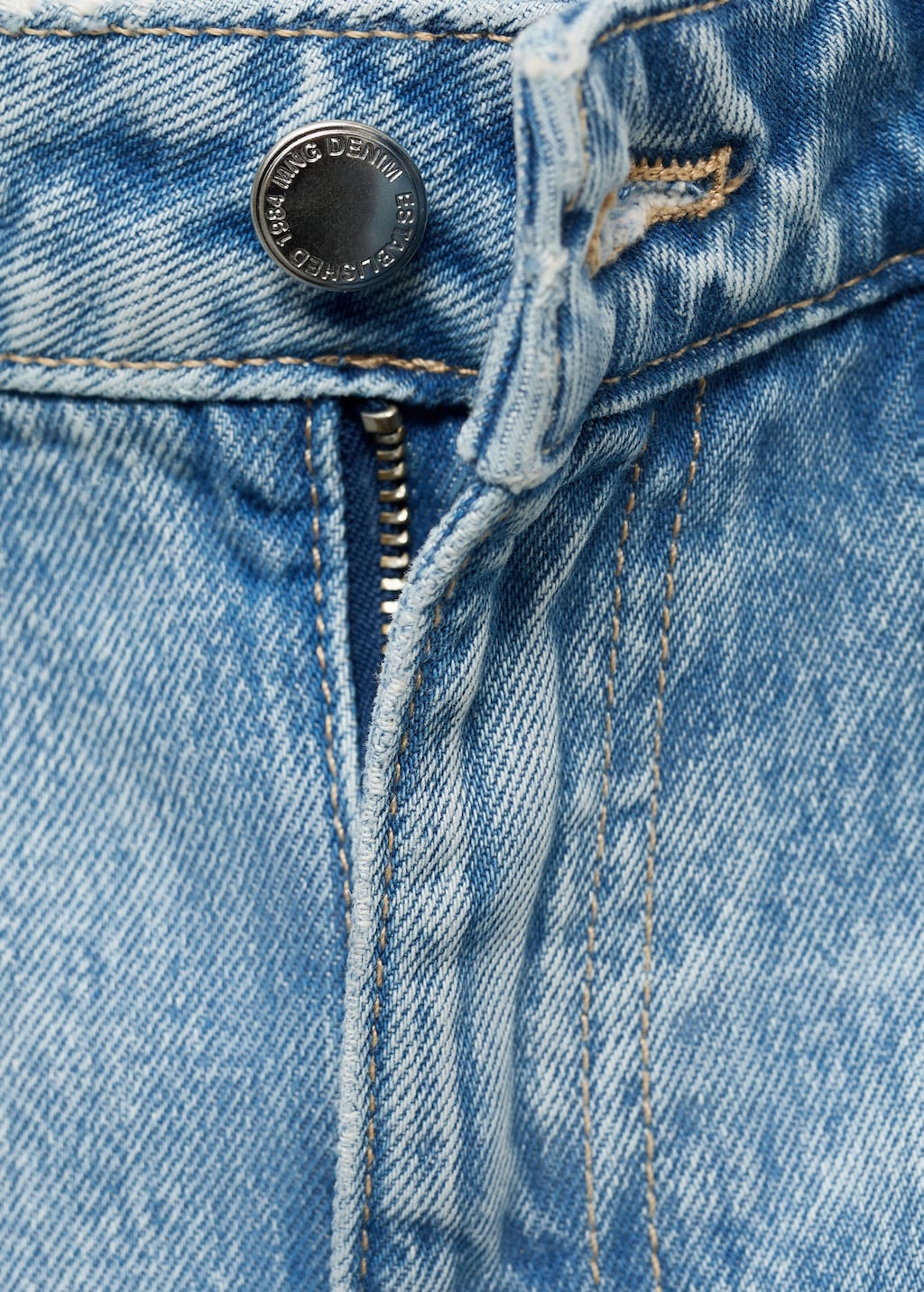 Wide-leg jeans with turn-up hem