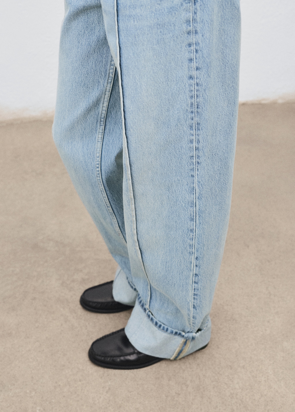Wide-leg jeans with turn-up hem
