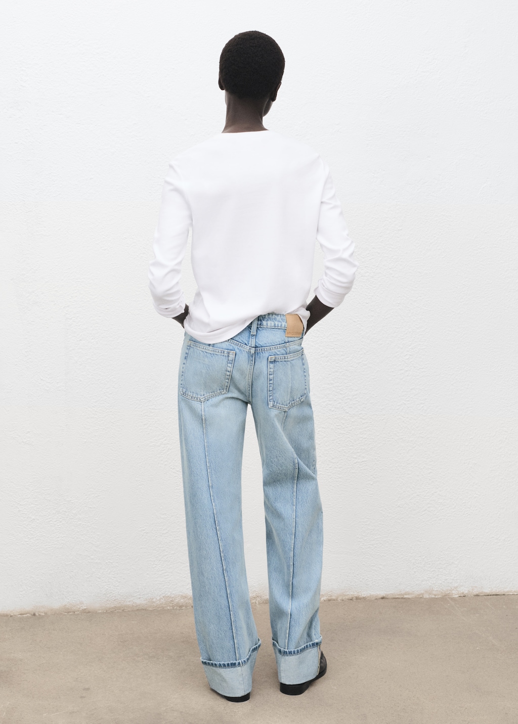 Wide-leg jeans with turn-up hem