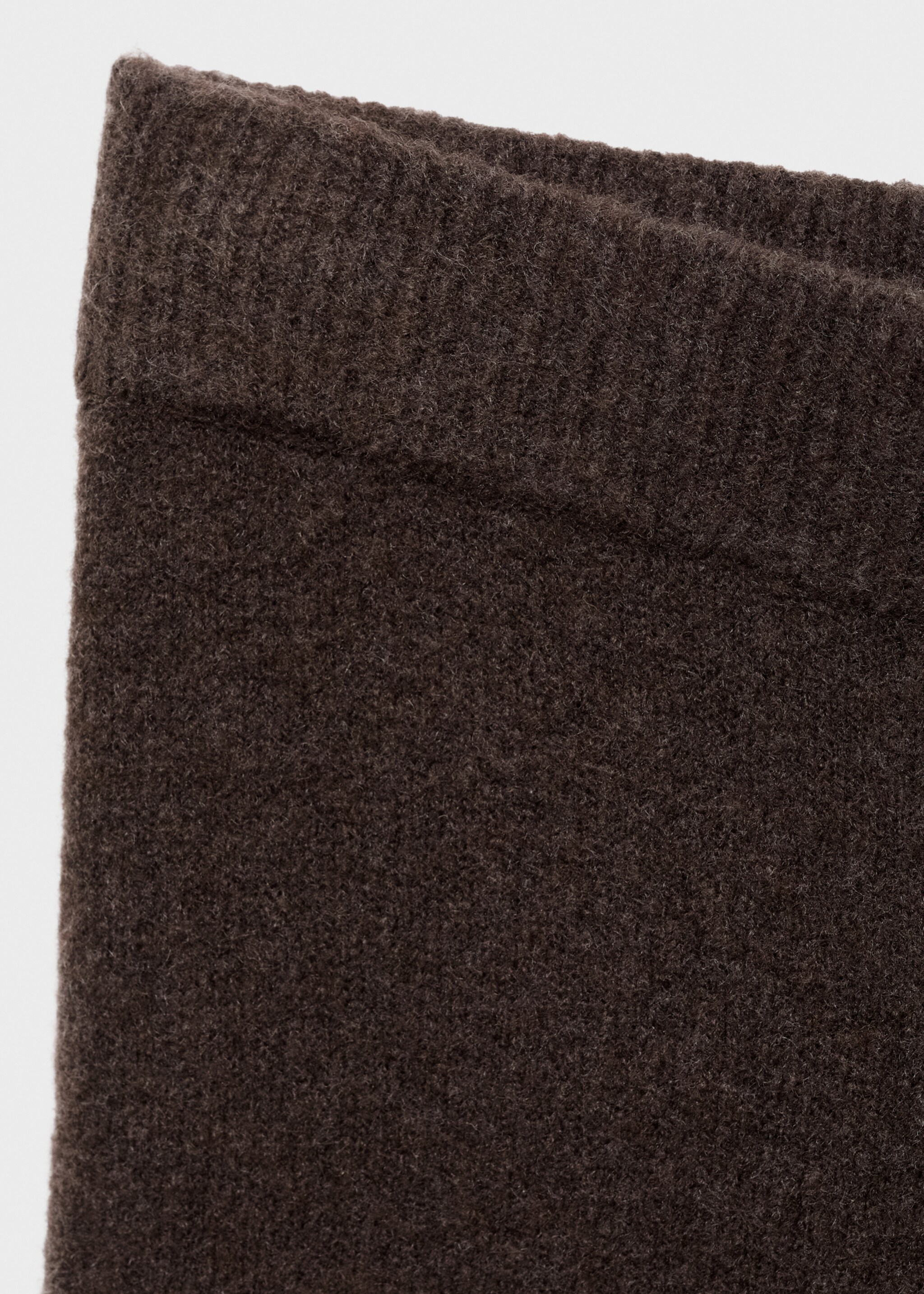 Straight knitted trousers - Details of the article 8, Chocolate. Ref: 17044101-00.