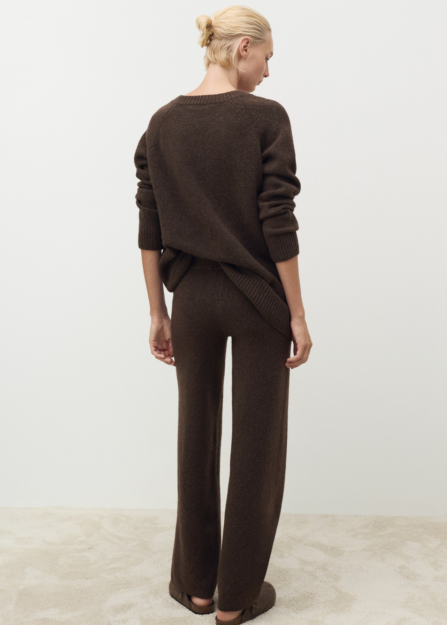 Straight knitted trousers - Reverse of the article