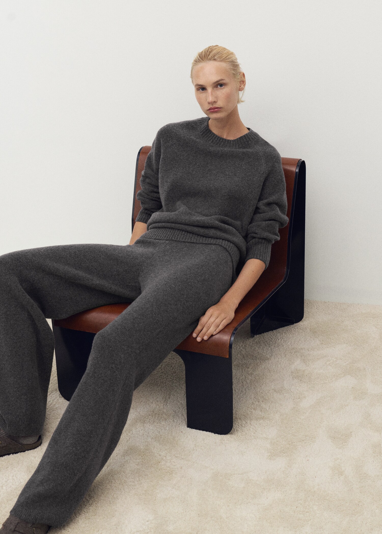 Straight knitted trousers - Details of the article 2