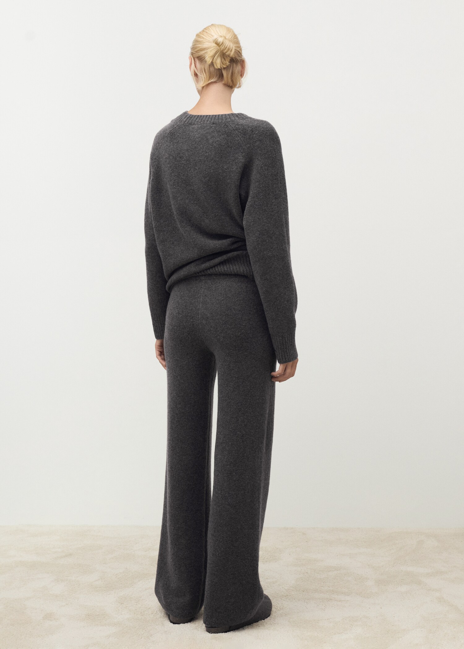 Straight knitted trousers - Reverse of the article