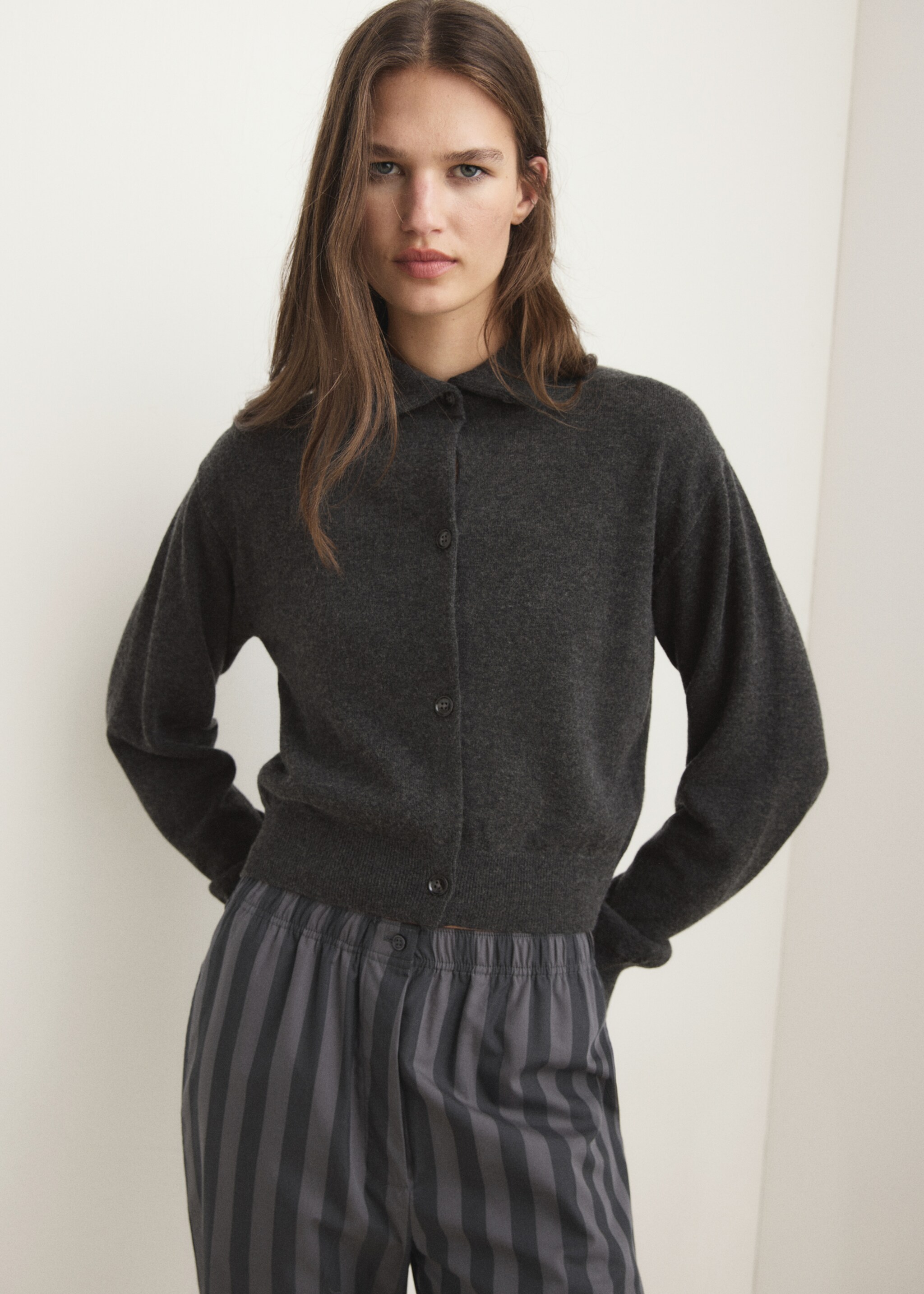 Cropped cardigan with buttons - Medium plane, Charcoal. Ref: 17044108-00.
