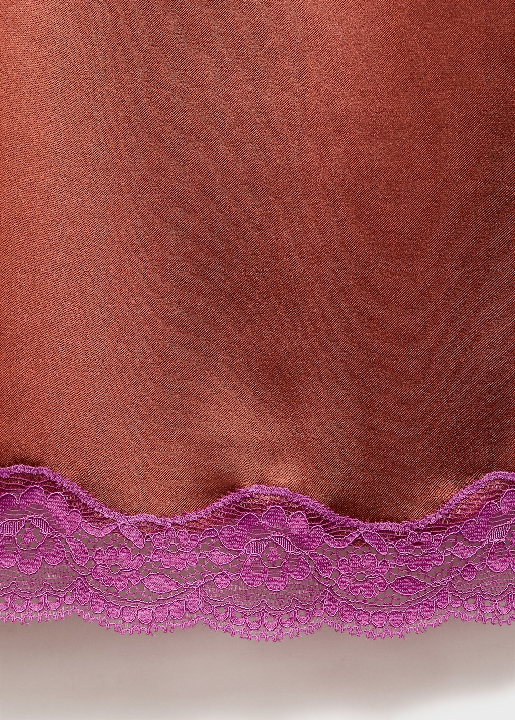 Silk nightdress with lace contrasting color