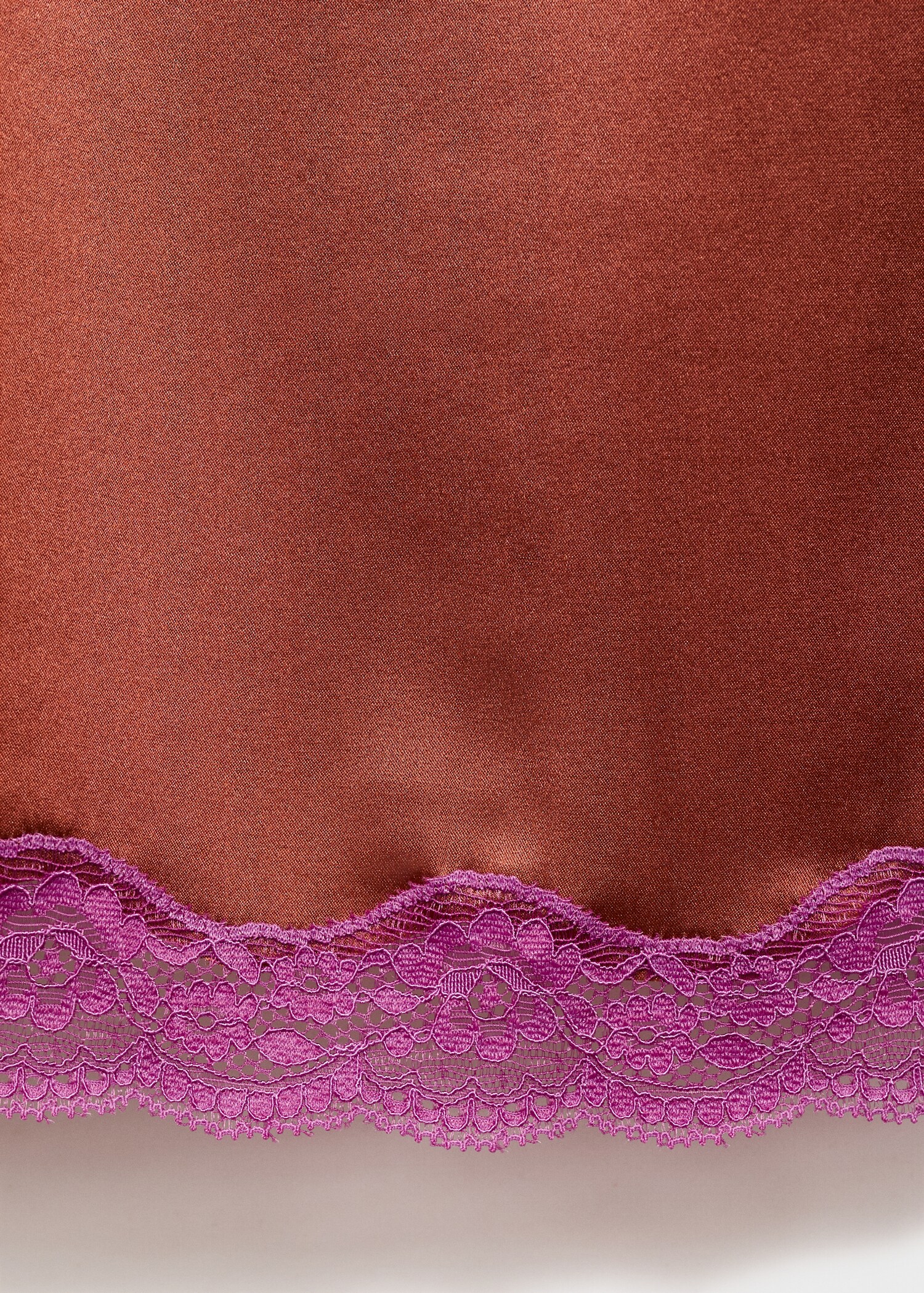 Seiden-Nachthemd aus Seide mit kontrastierender Spitze - Detail des Artikels 0
