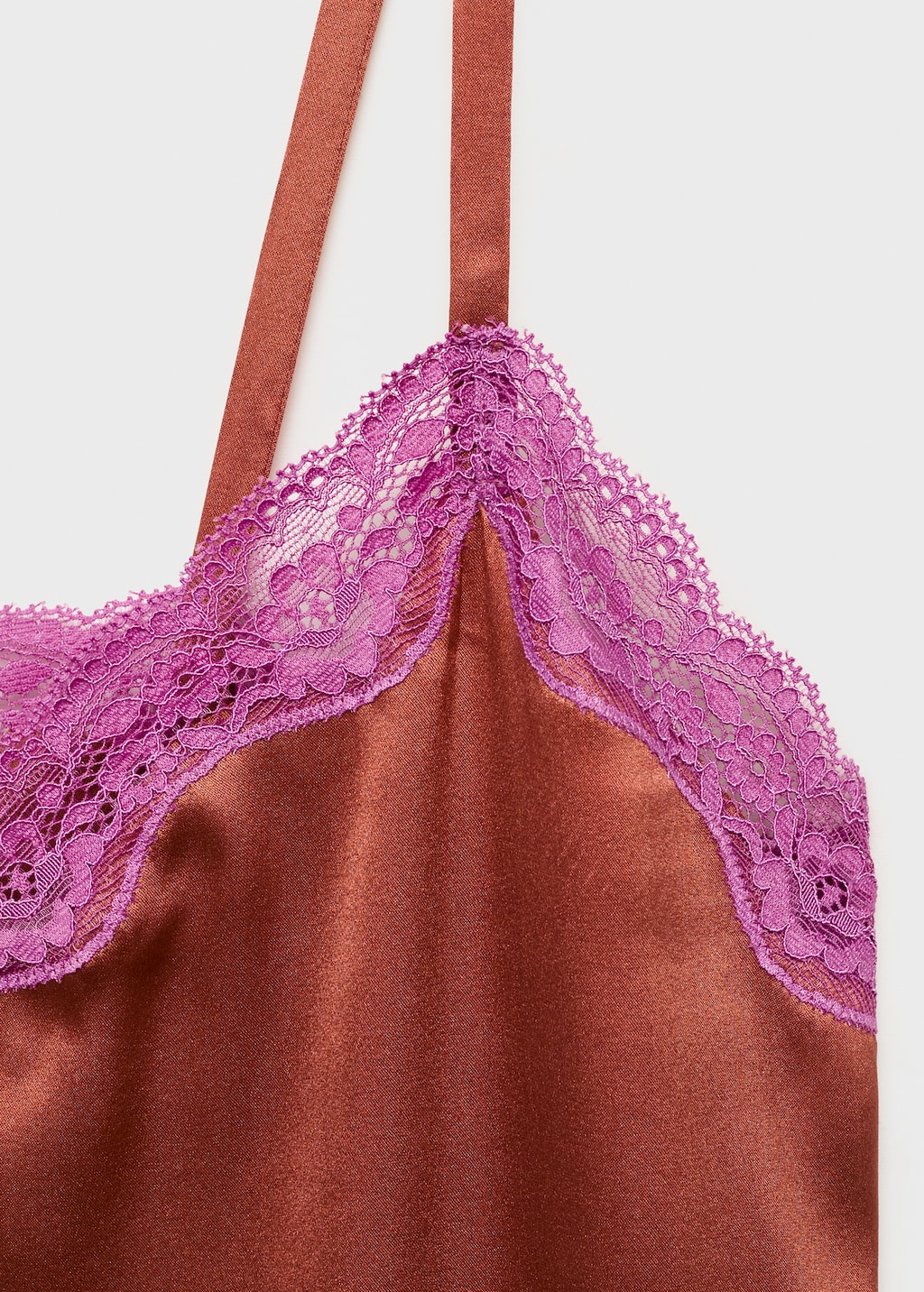 Silk nightdress with lace contrasting color