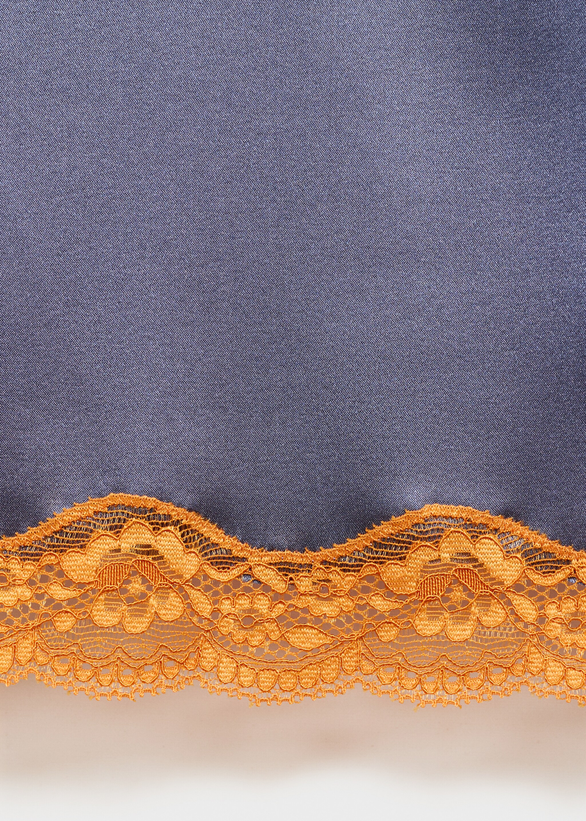 Seiden-Nachthemd aus Seide mit kontrastierender Spitze - Detail des Artikels 0