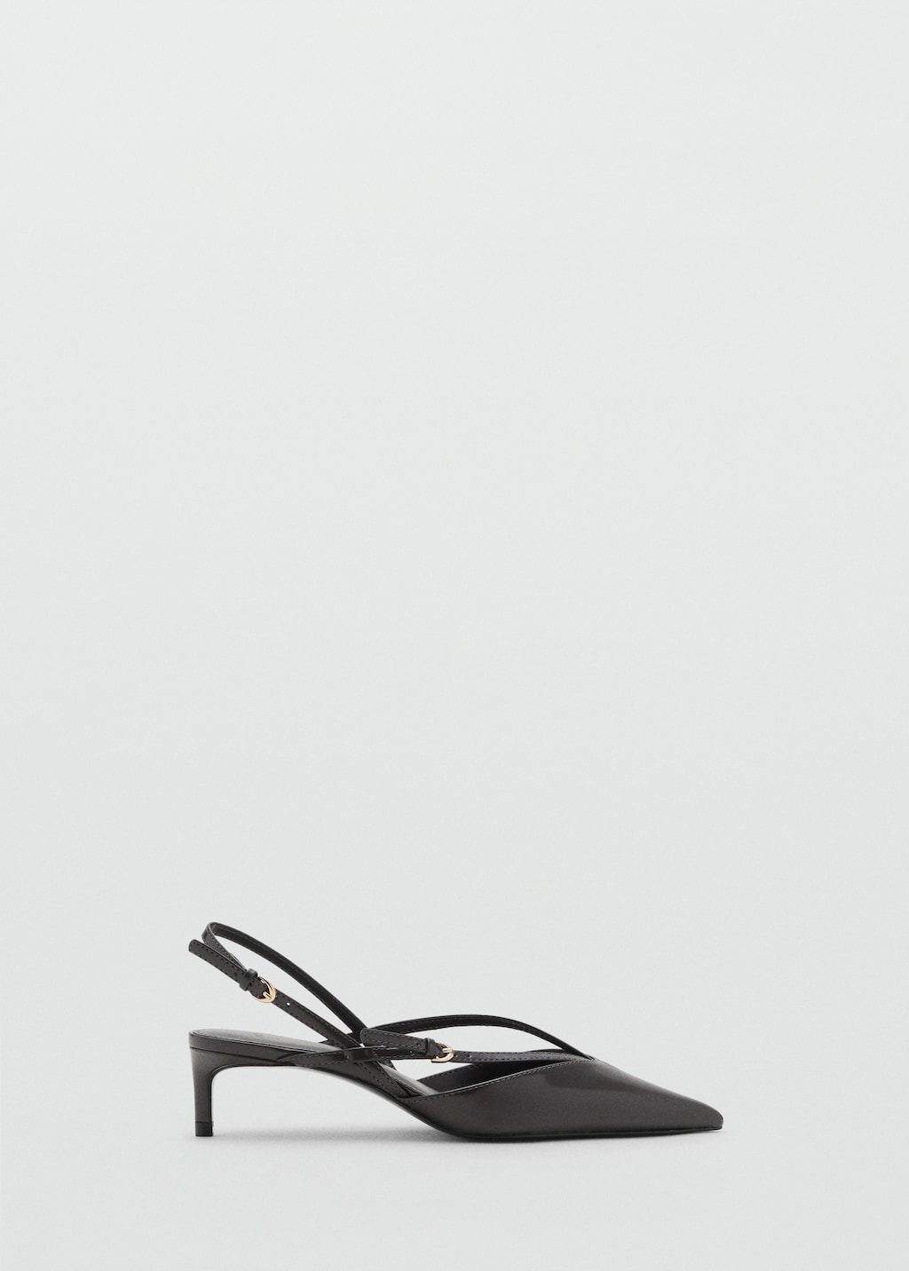 Kitten-heeled strappy shoes