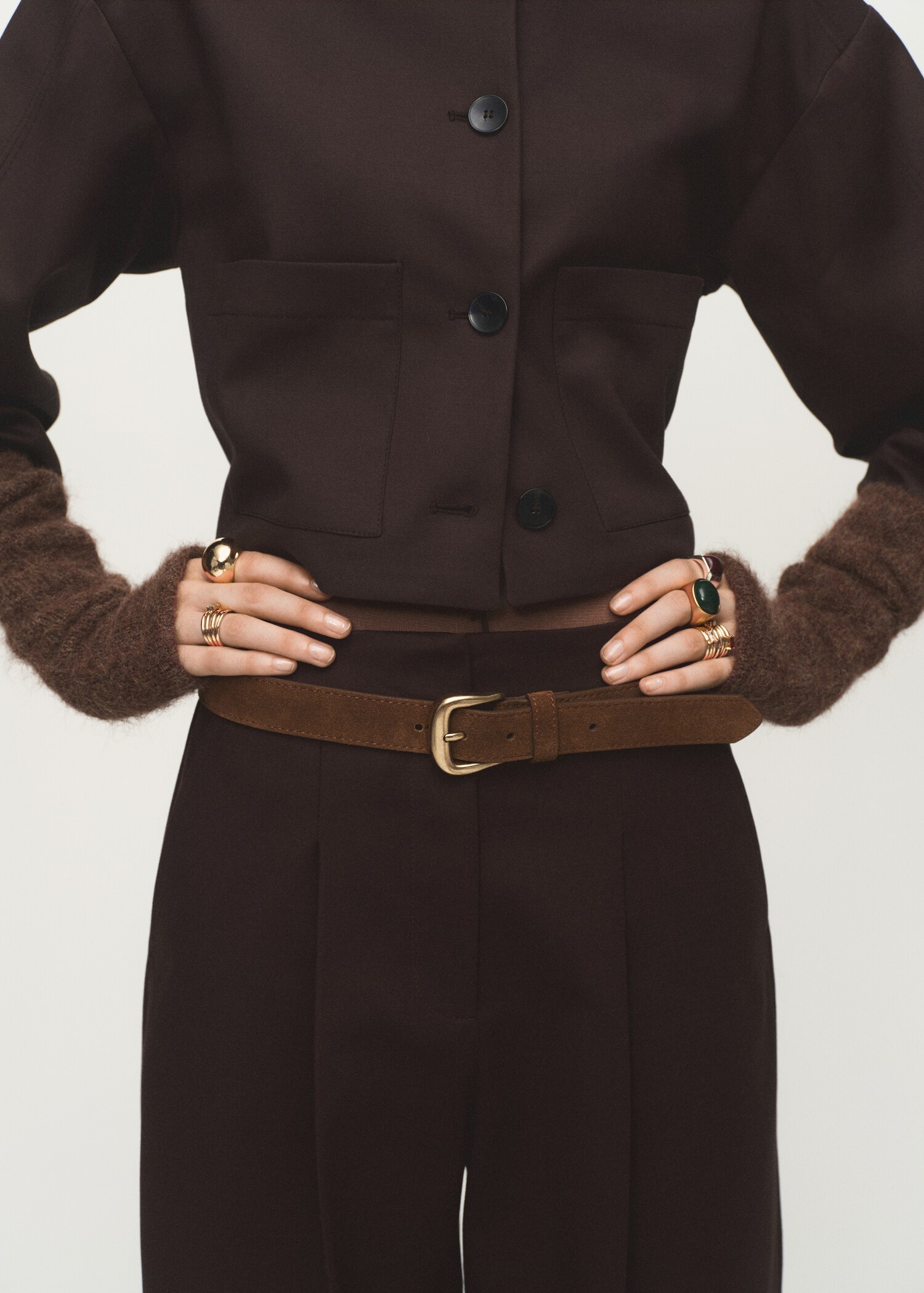 Chaqueta crop bolsillos - Plano medio