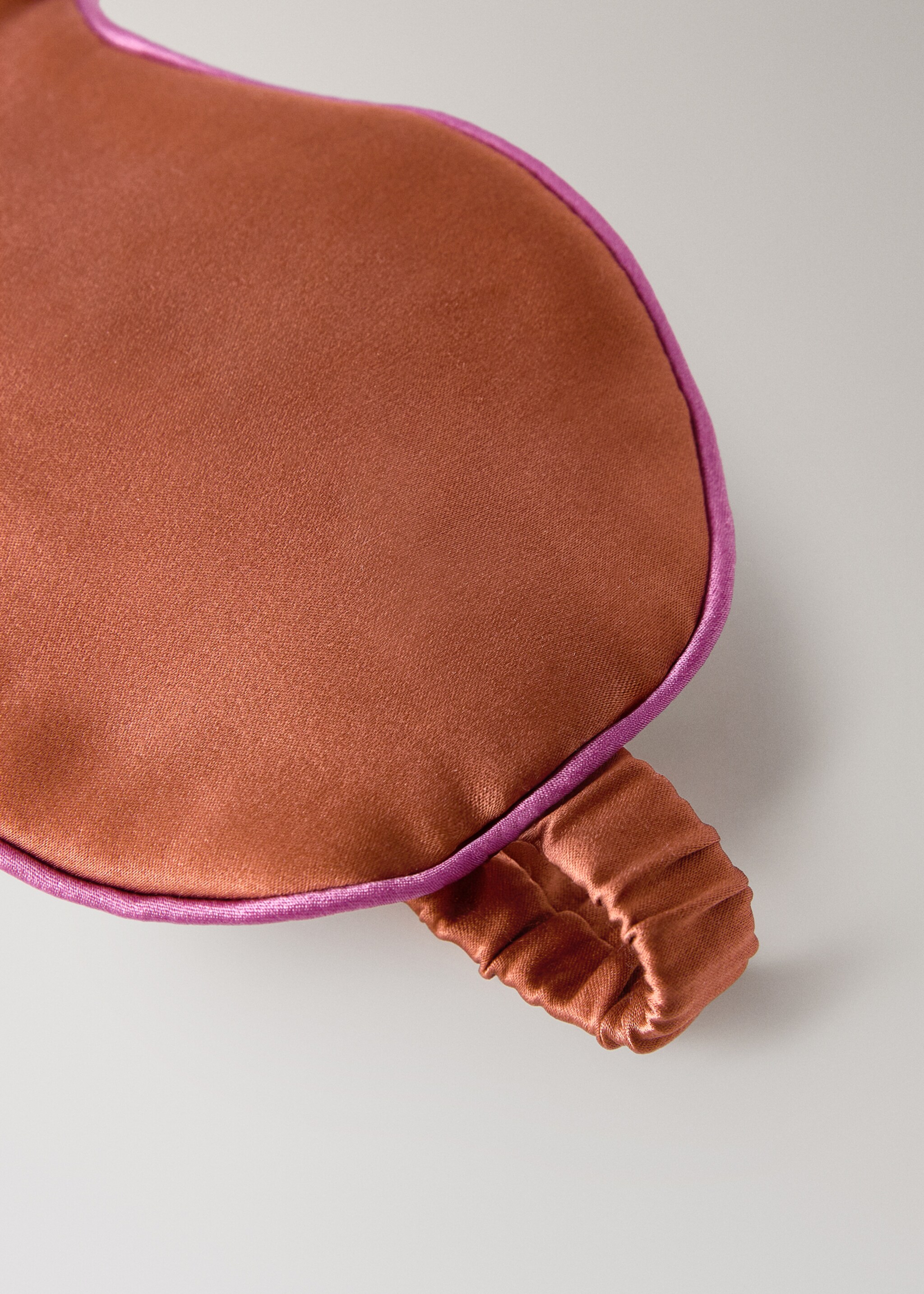 Silk mask with contrast piping - Medium plane