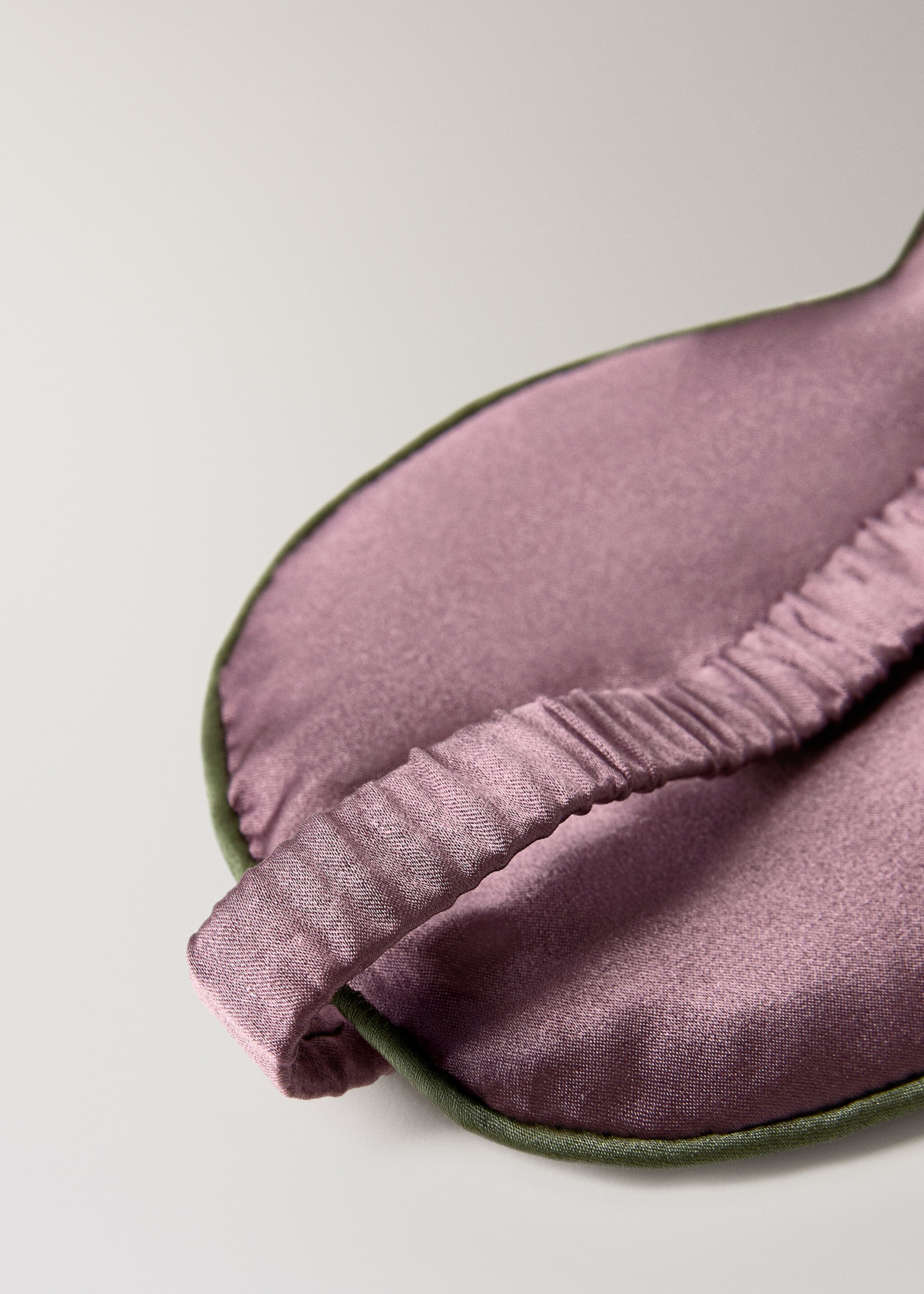 Silk mask with contrast piping - Details of the article 1