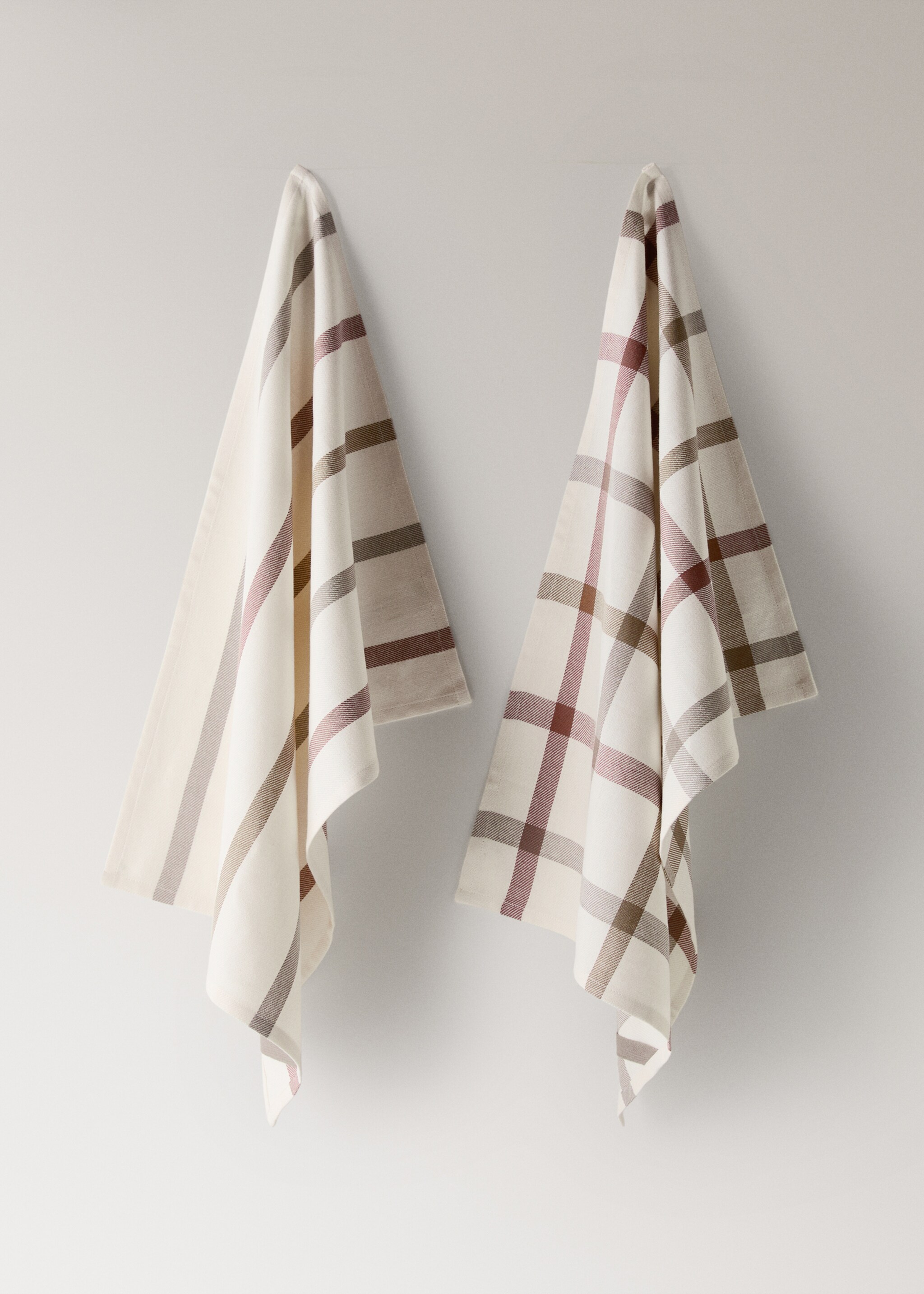 Striped tea towel - Artykuł bez modela/modelki, Średni Brązowy. Ref: 17044134-00.