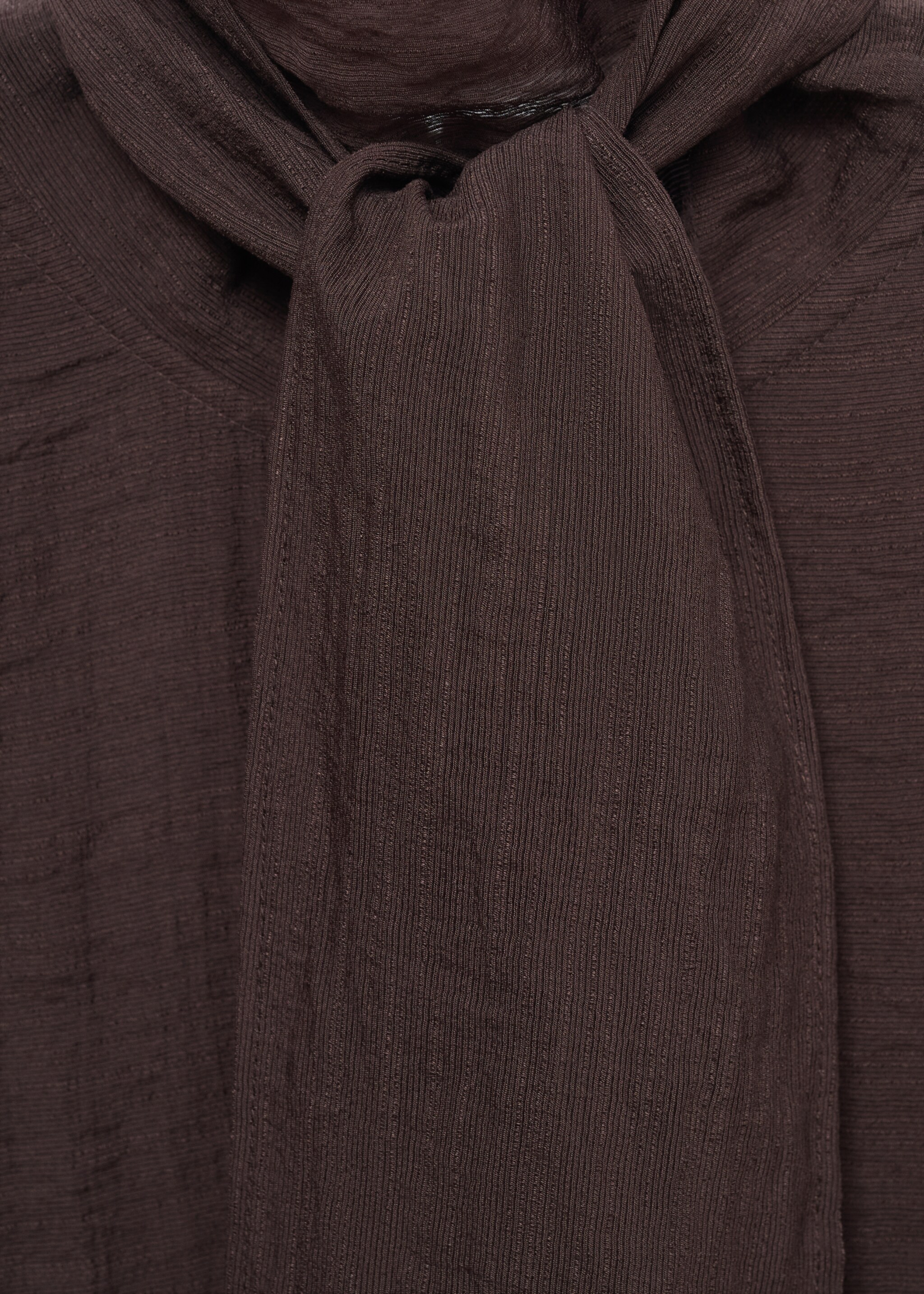 Foulard texture blouse - Details of the article 8, Chocolate. Ref: 17044138-00.