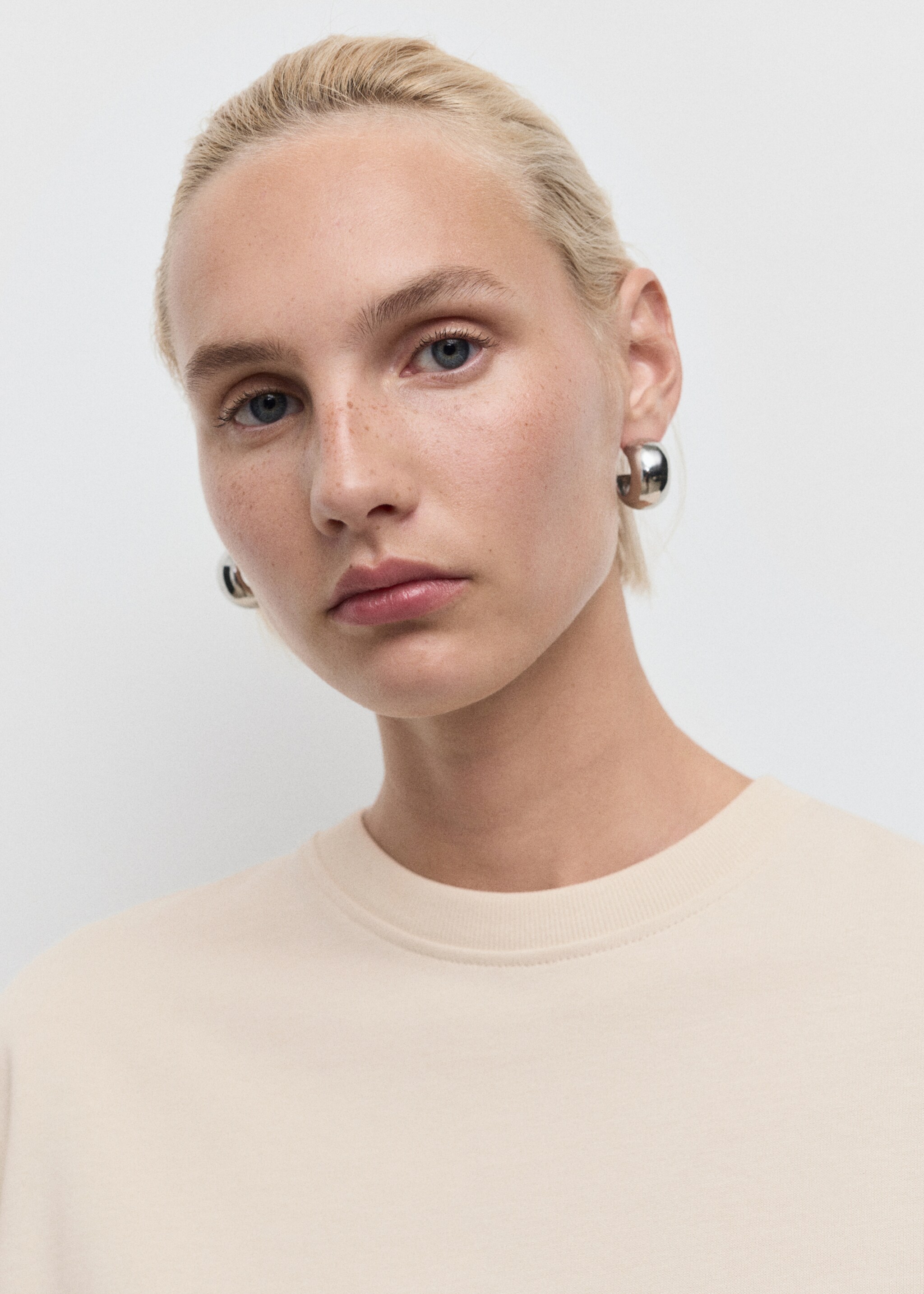 Oversized cotton t-shirt - Details of the article 2, Light/Pastel Grey. Ref: 17044141-00.