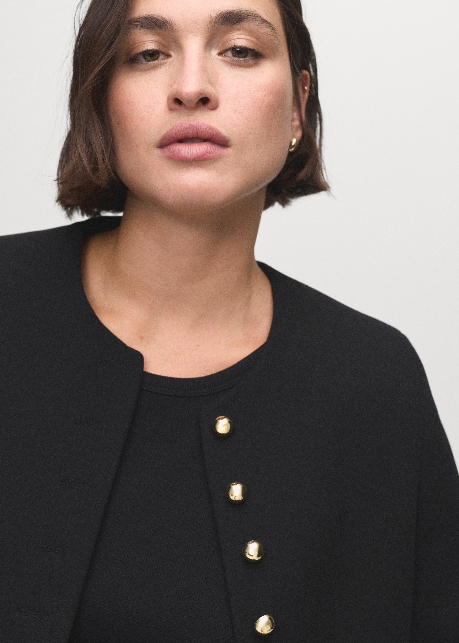 Buttoned cropped jacket - Details of the article 4