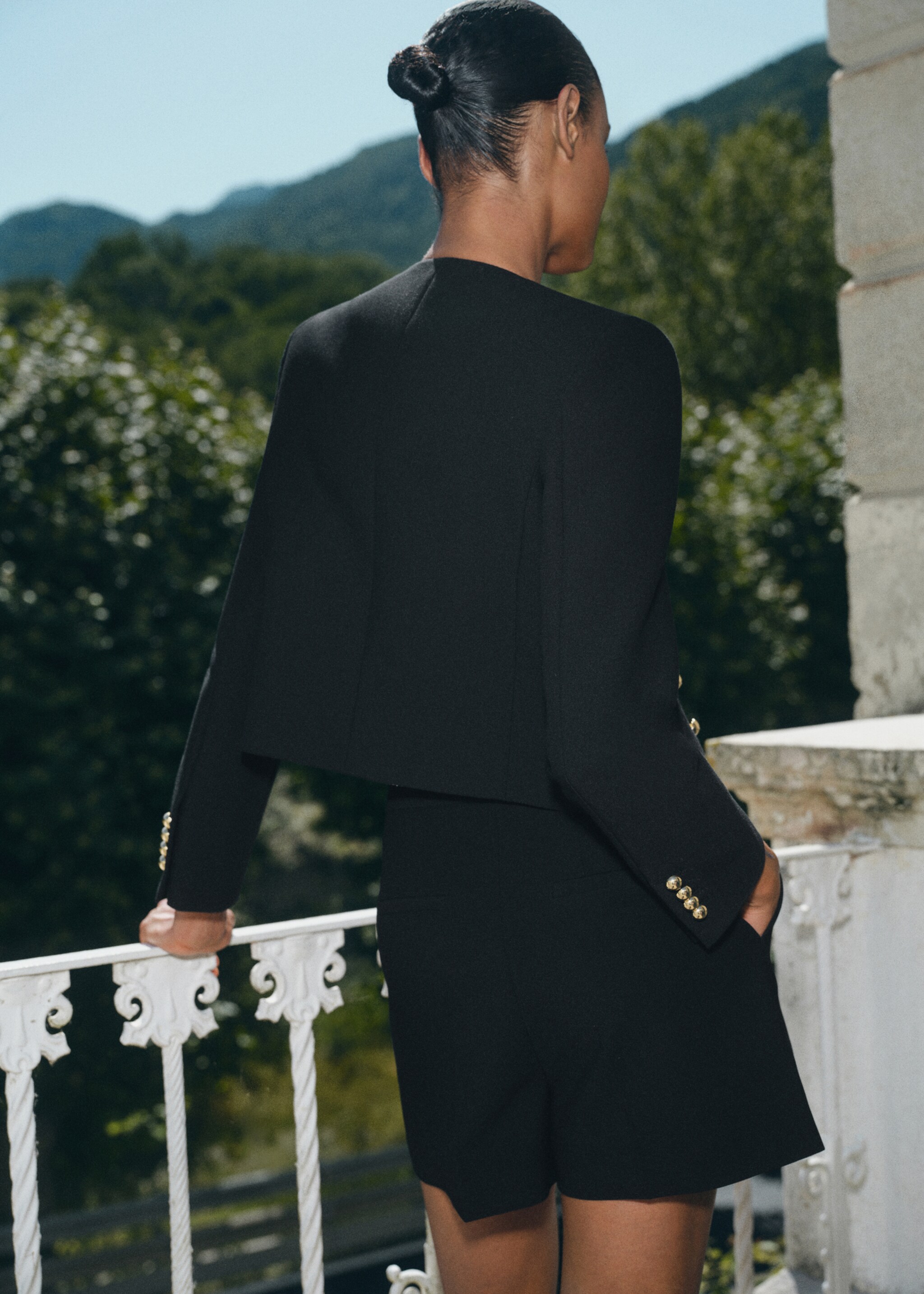 Buttoned cropped jacket - Reverse of the article